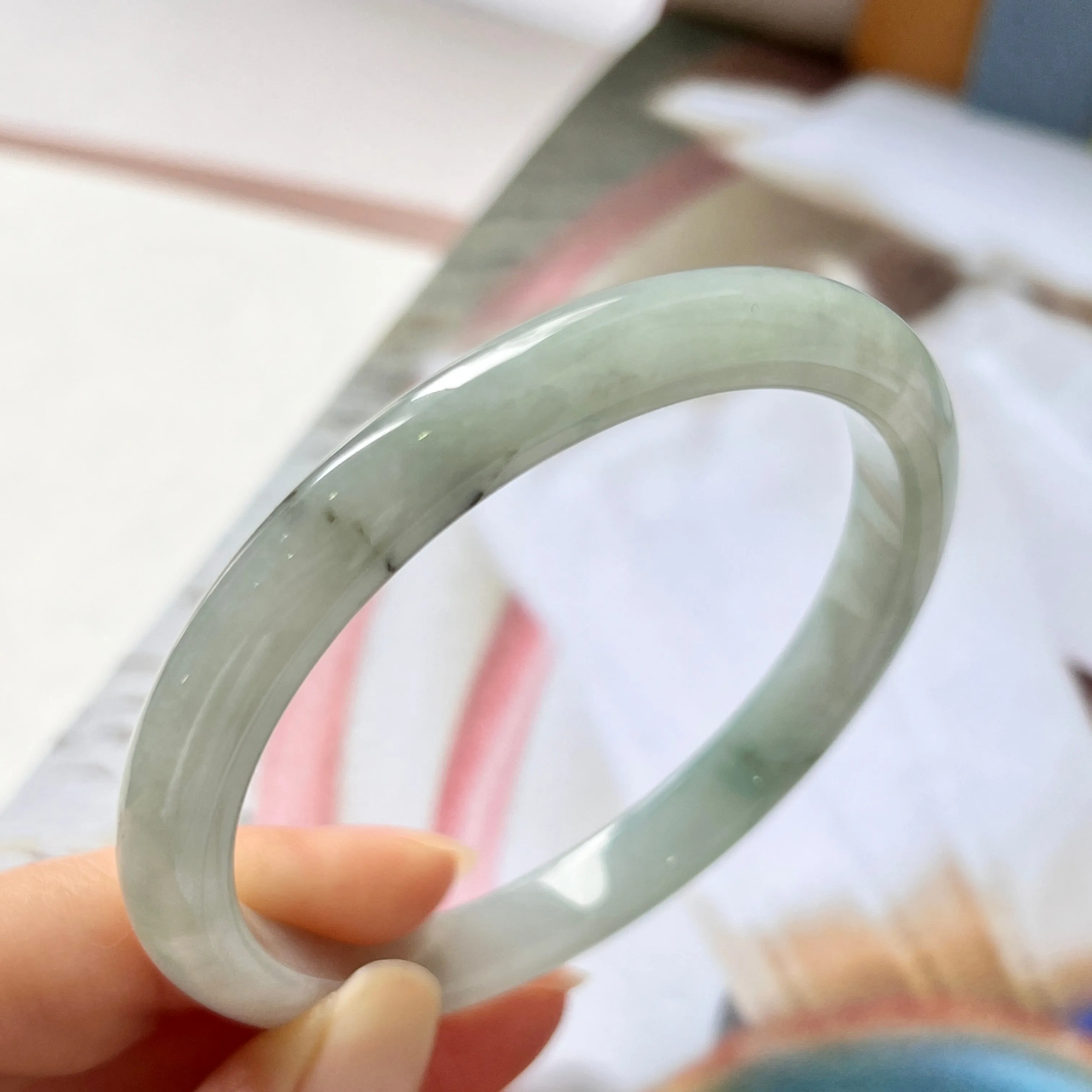 55.3mm A-Grade Natural Light Green Jadeite Modern Round Bangle No.330077