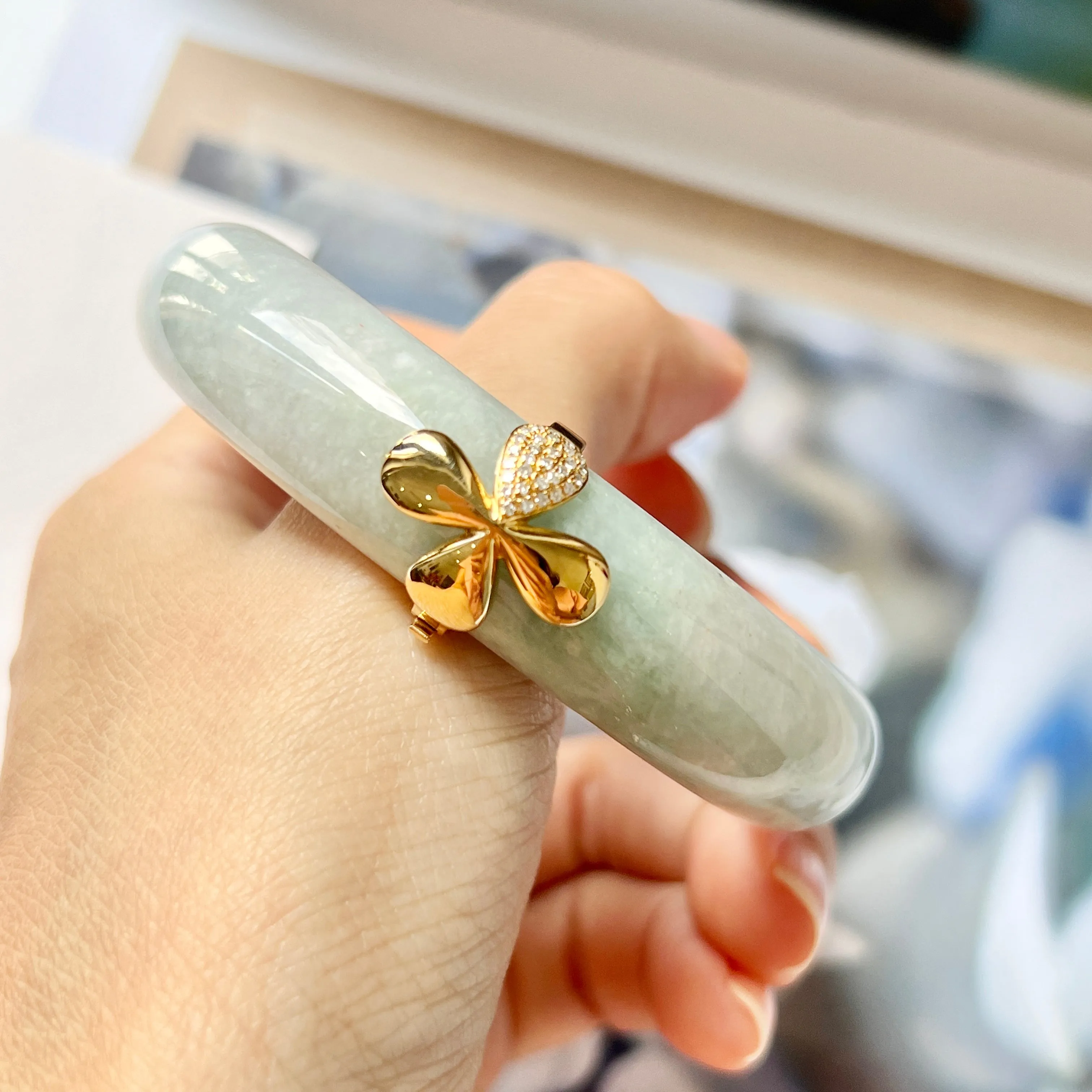 58.4mm A-Grade Natural Lavender Green Jadeite Modern Round Bangle with D.Petals Embellishment No.151965