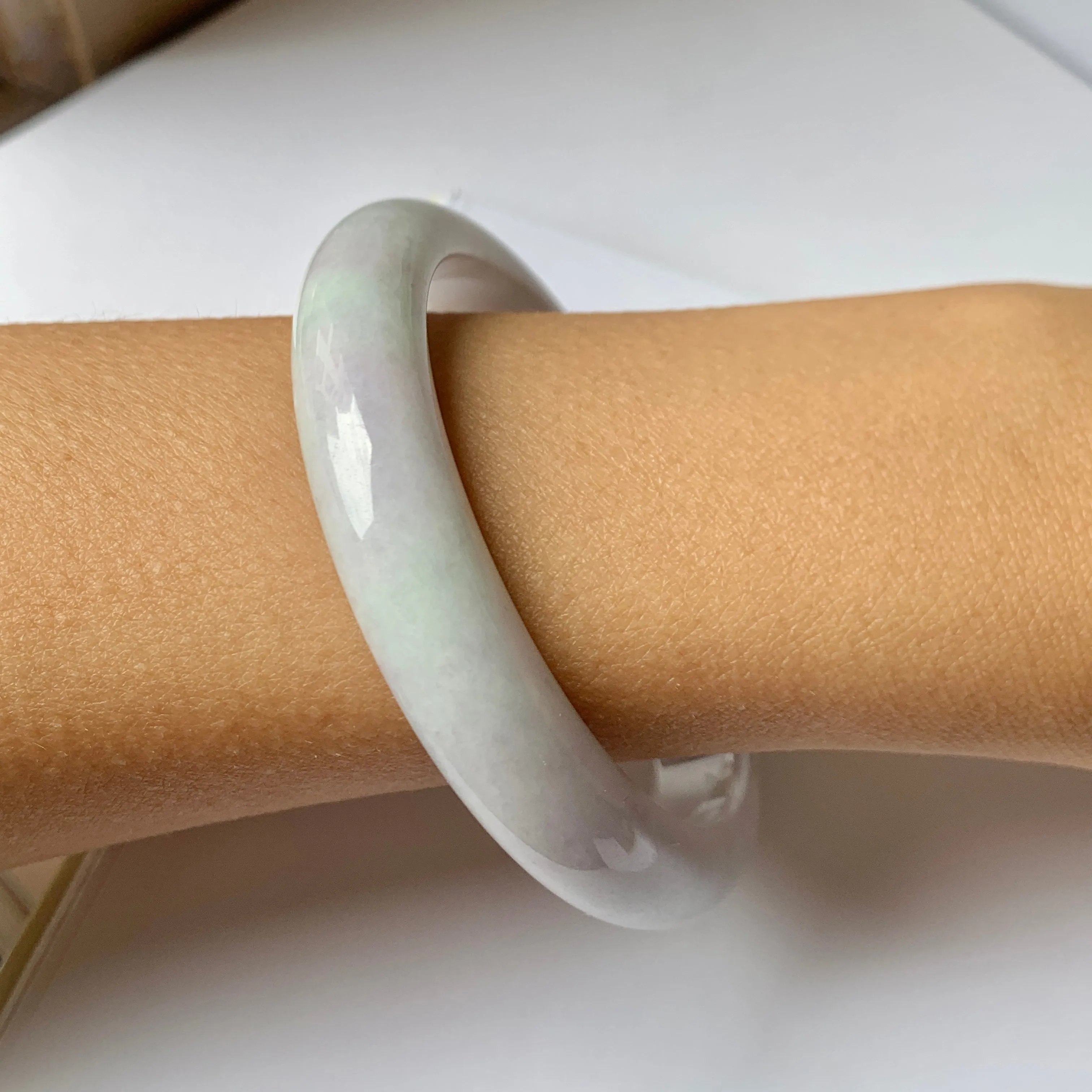 59.3mm A-Grade Natural Lavender Green Jadeite Modern Round Bangle No.151941