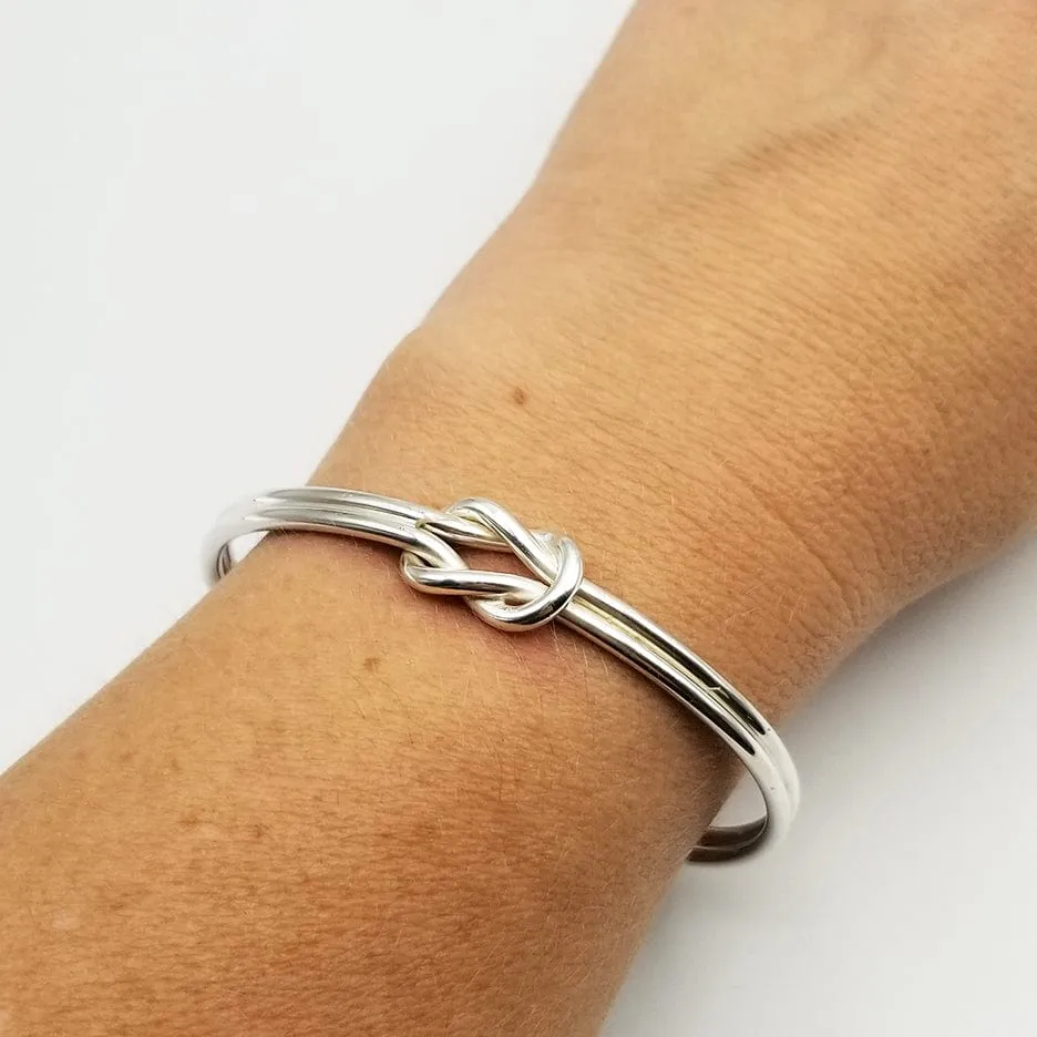 FRIENDSHIP KNOT BRACELET