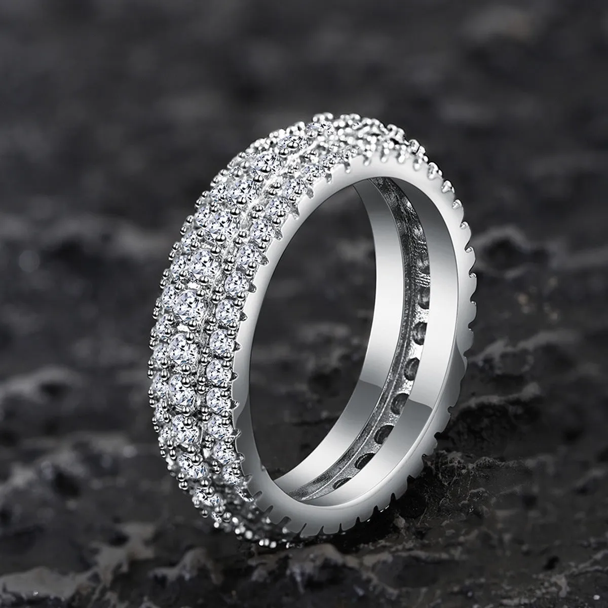 Luxury handmade jewelry, men's and women's personalized rings, proposal rings, and engagement rings are in stock