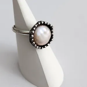 PEARL AND BEADS ring