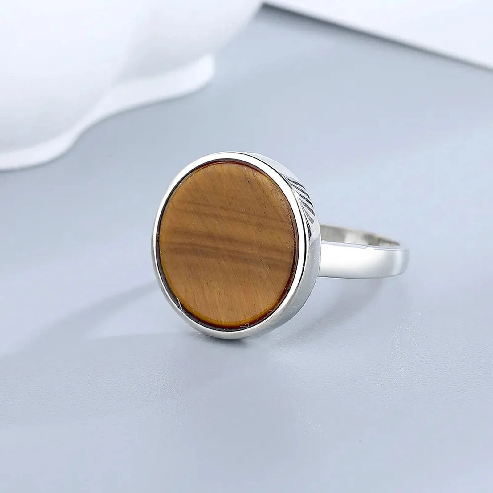 Round Brief Stone Ring Collection