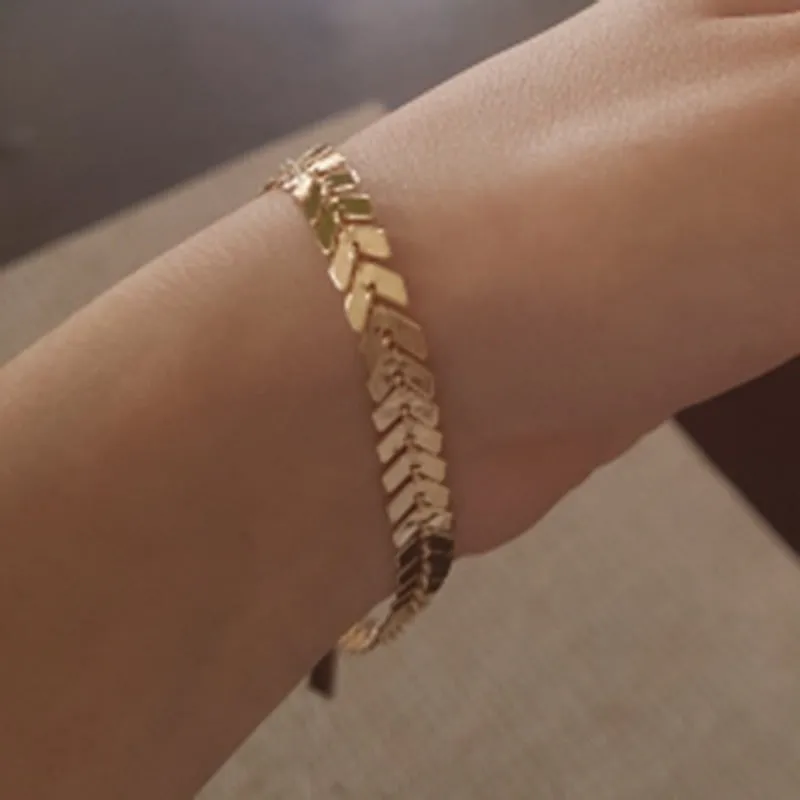 Simple fashion bracelet with golden leaves