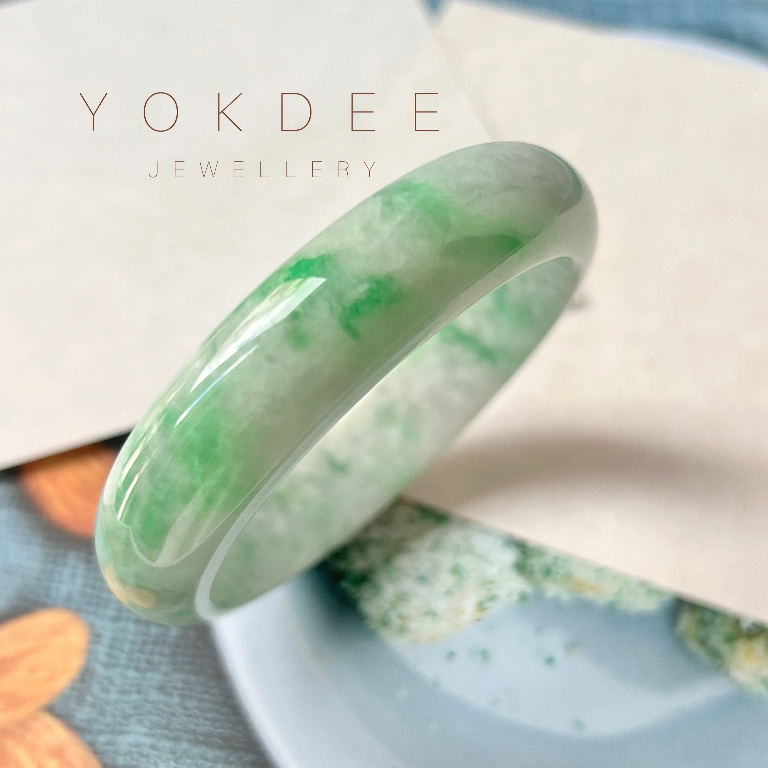 SOLD OUT: 52.4mm A-Grade Natural Moss On Snow Jadeite Modern Round Bangle No.151752