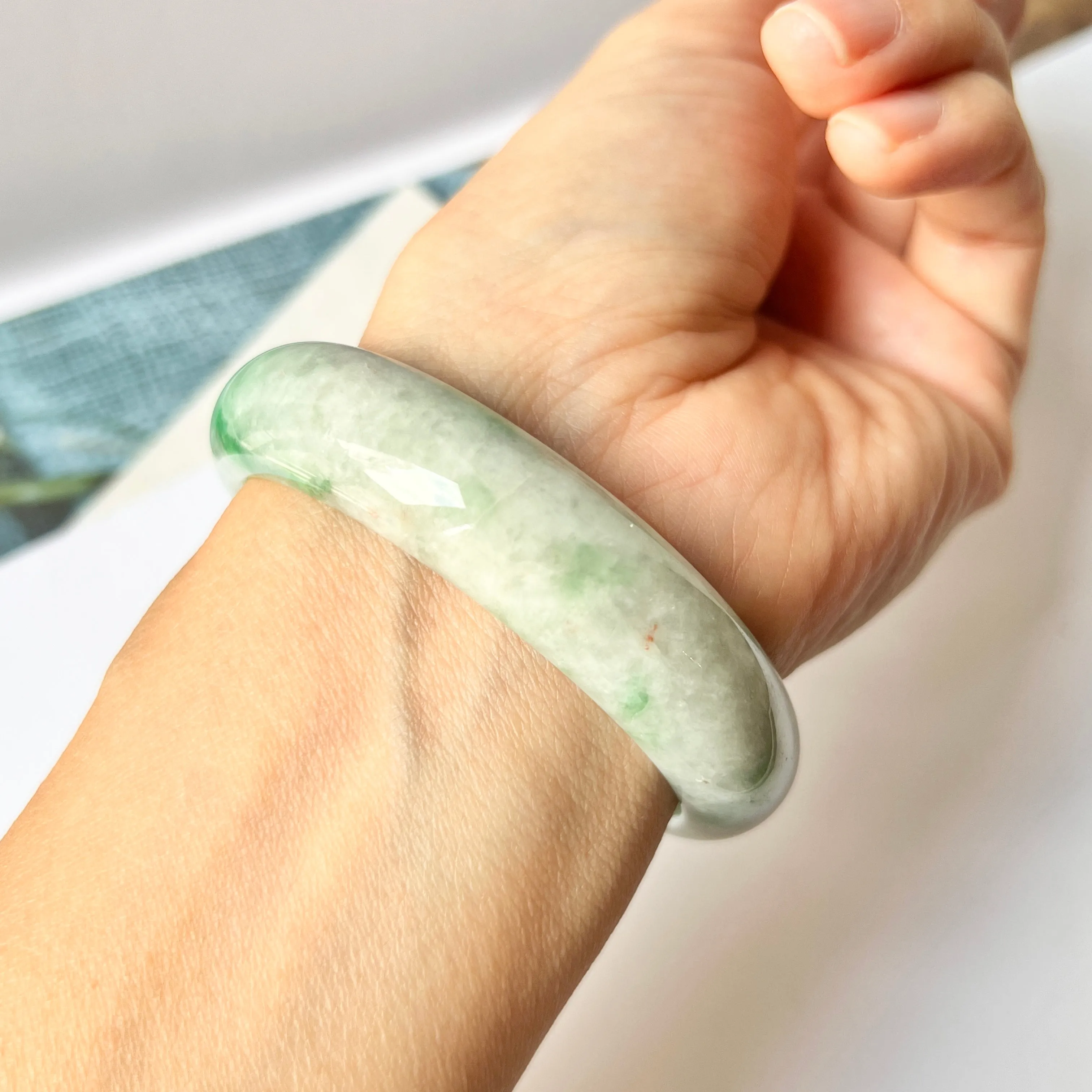 SOLD OUT: 52.4mm A-Grade Natural Moss On Snow Jadeite Modern Round Bangle No.151752