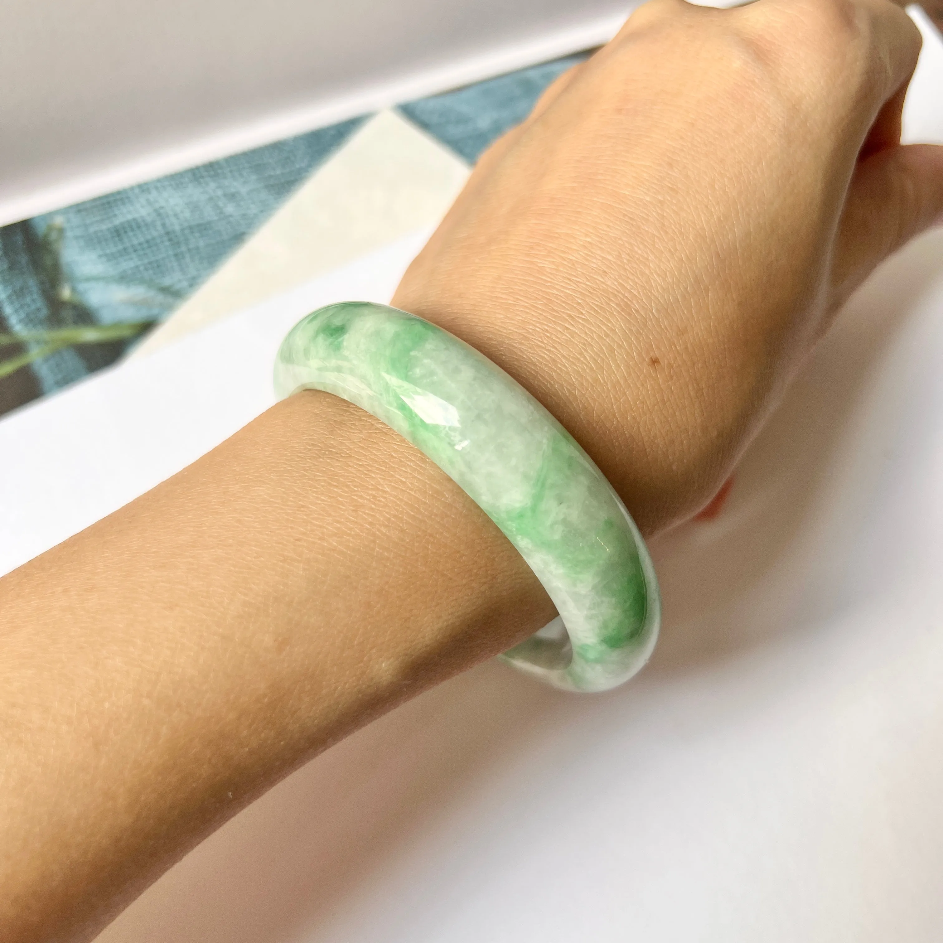 SOLD OUT: 52.4mm A-Grade Natural Moss On Snow Jadeite Modern Round Bangle No.151752