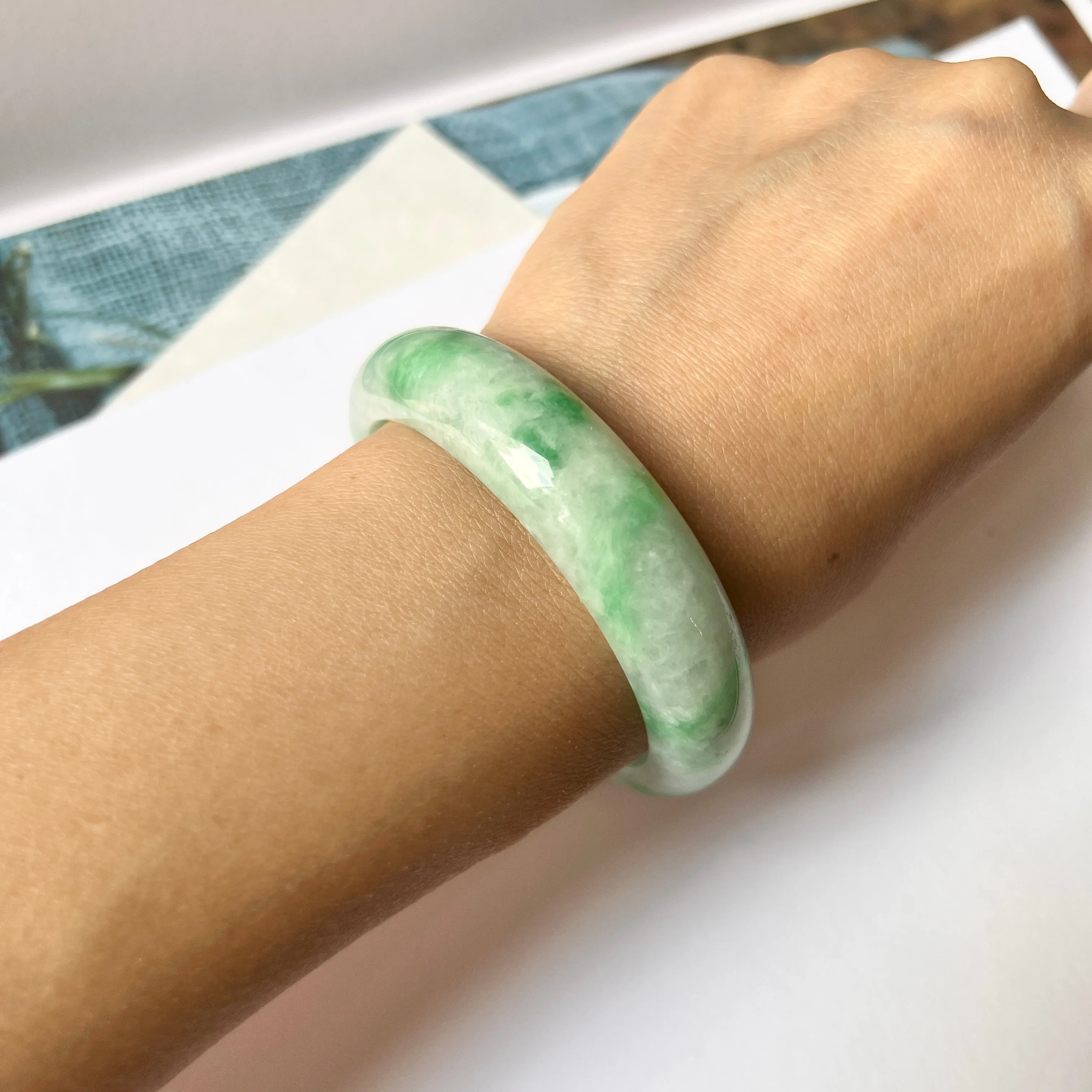 SOLD OUT: 52.4mm A-Grade Natural Moss On Snow Jadeite Modern Round Bangle No.151752