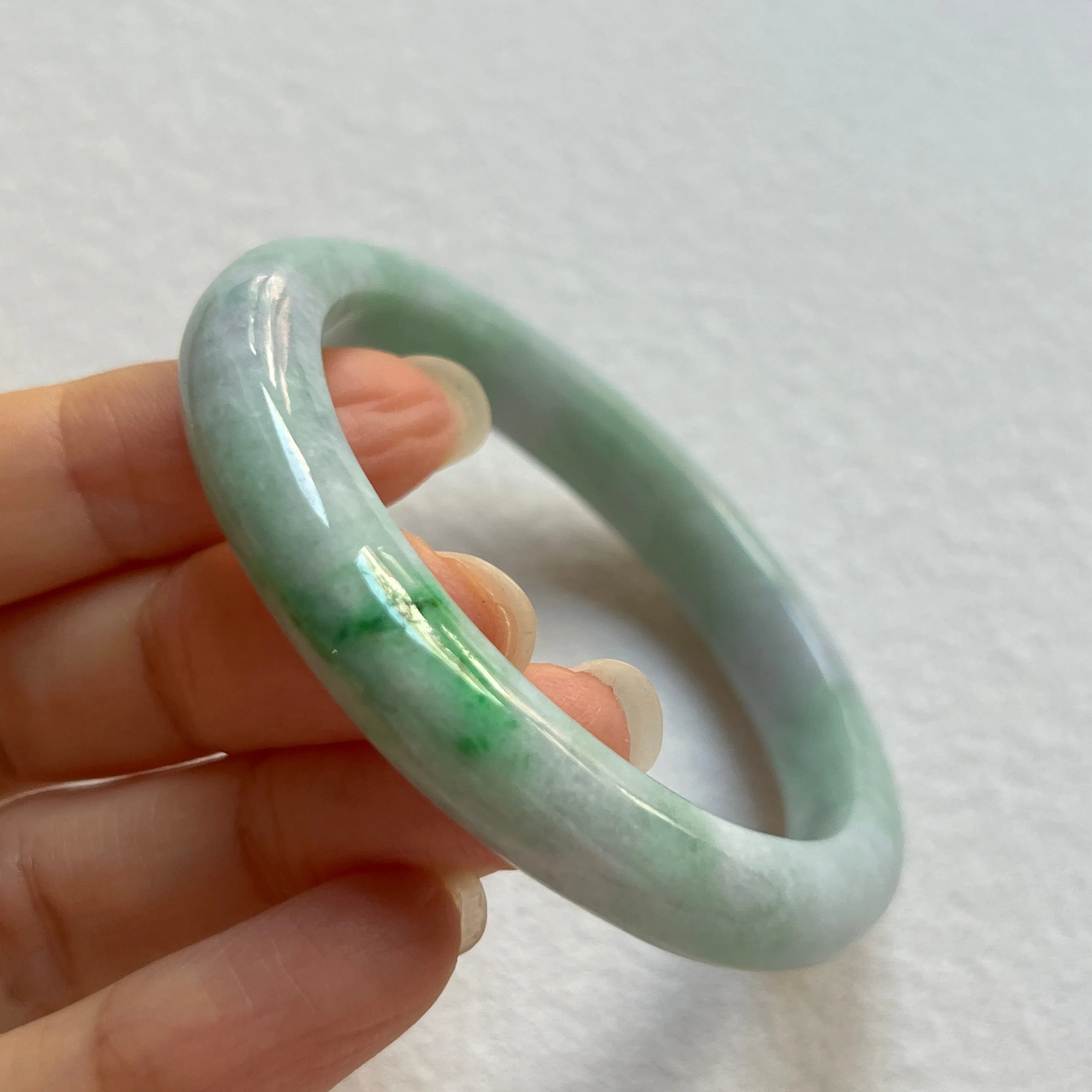 SOLD OUT: 53.2mm A-Grade Natural Lavender Green Jadeite Modern Oval Bangle No. 152025