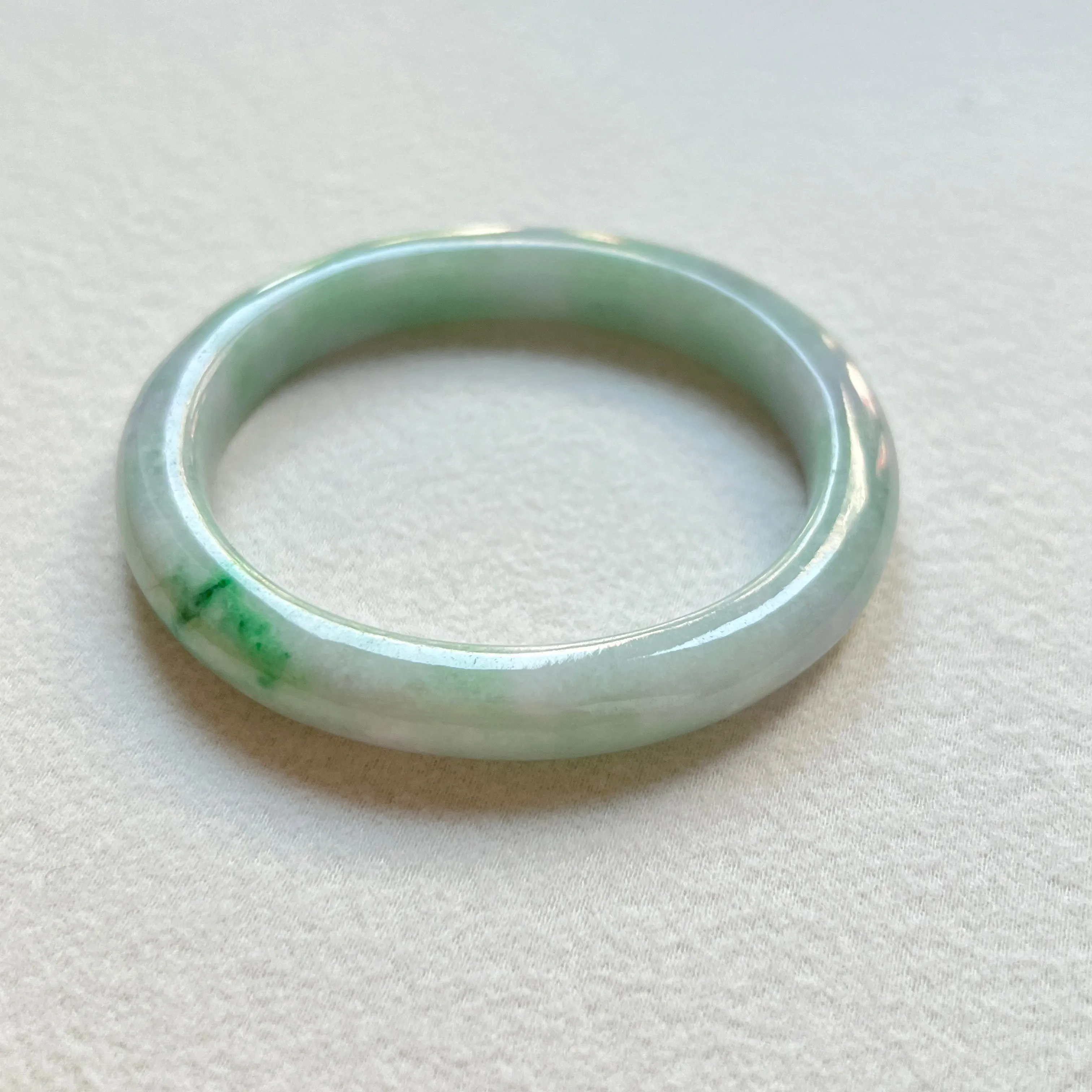 SOLD OUT: 53.2mm A-Grade Natural Lavender Green Jadeite Modern Oval Bangle No. 152025