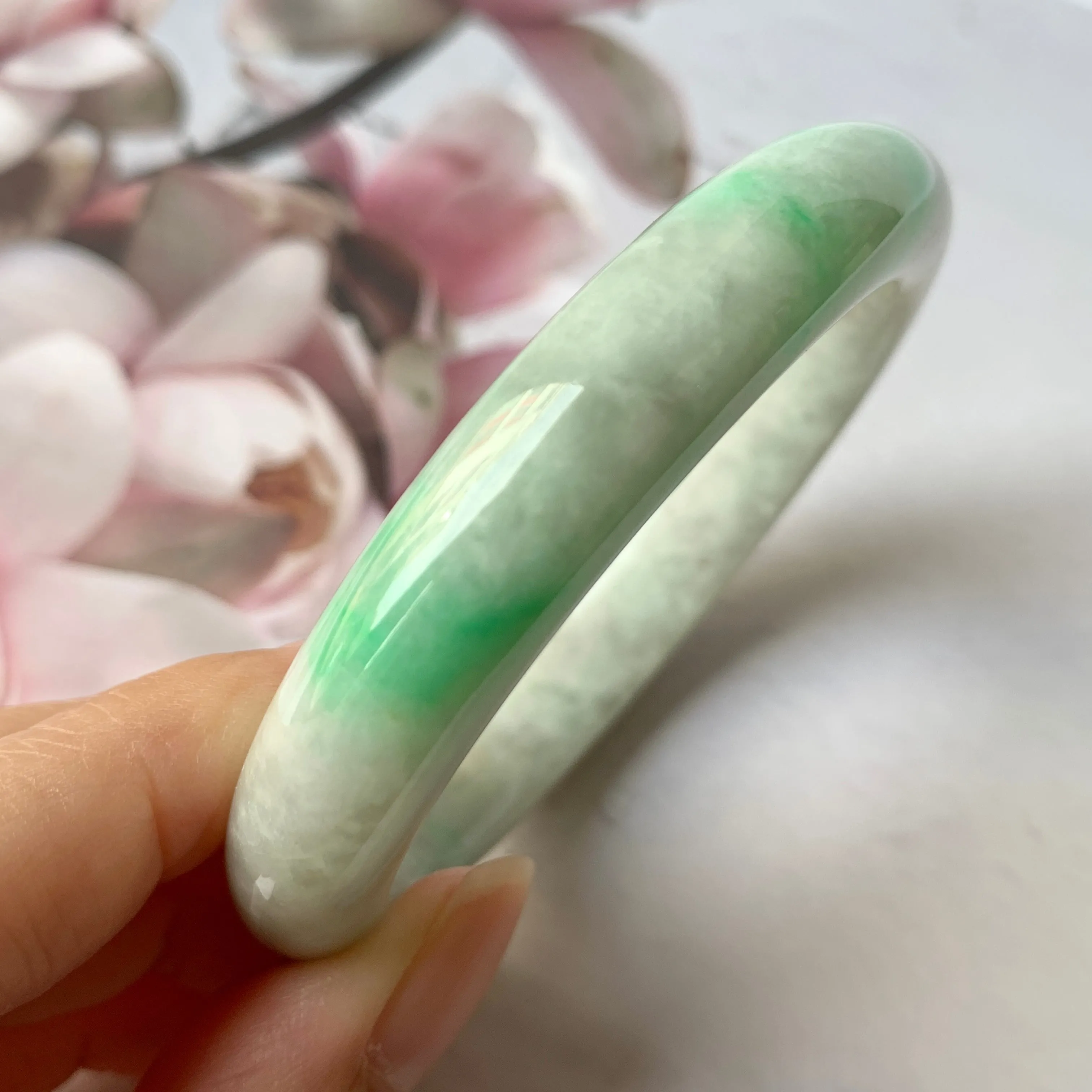 SOLD OUT: 54.1mm A-Grade Natural Moss On Snow Jadeite Modern Round Bangle No.151789