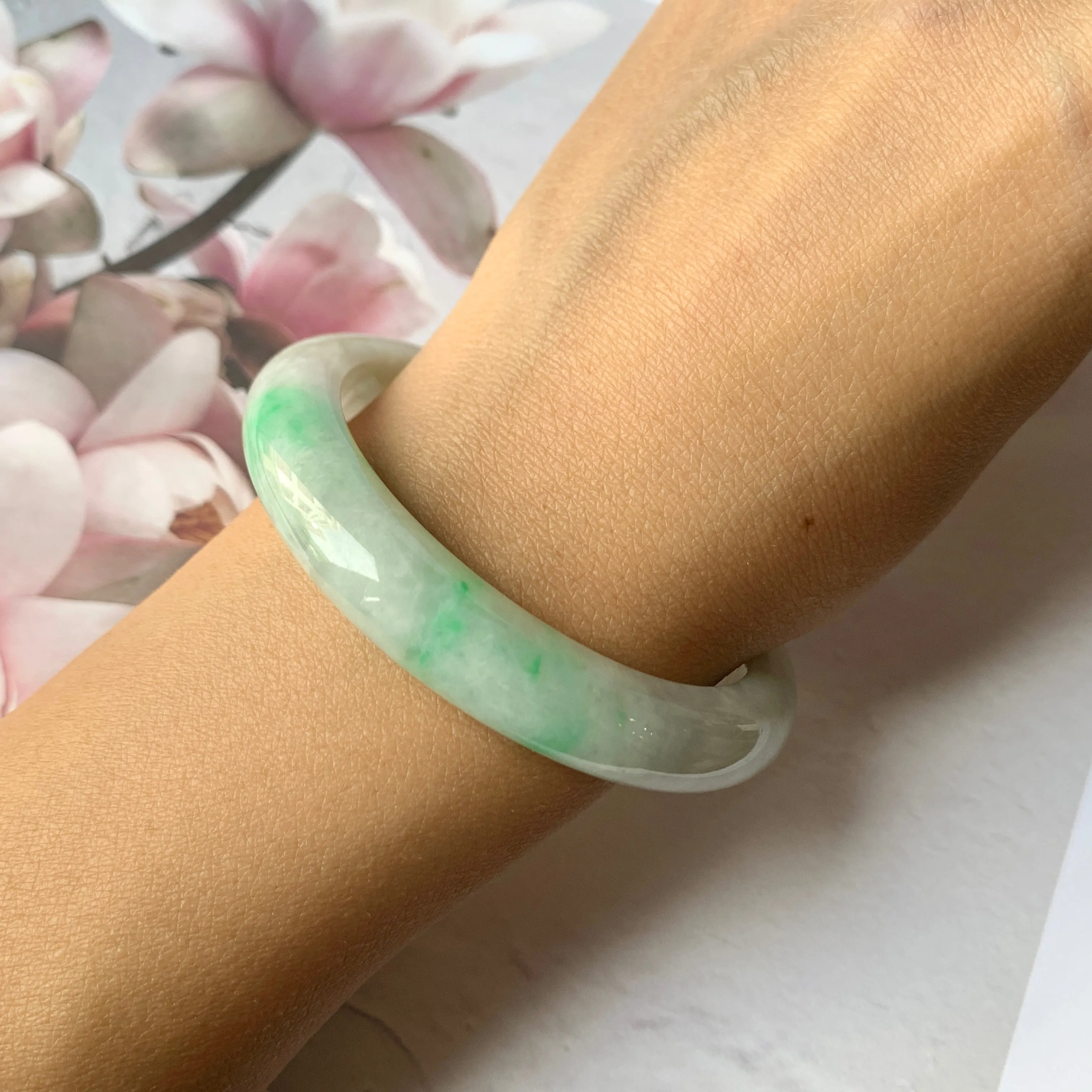 SOLD OUT: 54.1mm A-Grade Natural Moss On Snow Jadeite Modern Round Bangle No.151789