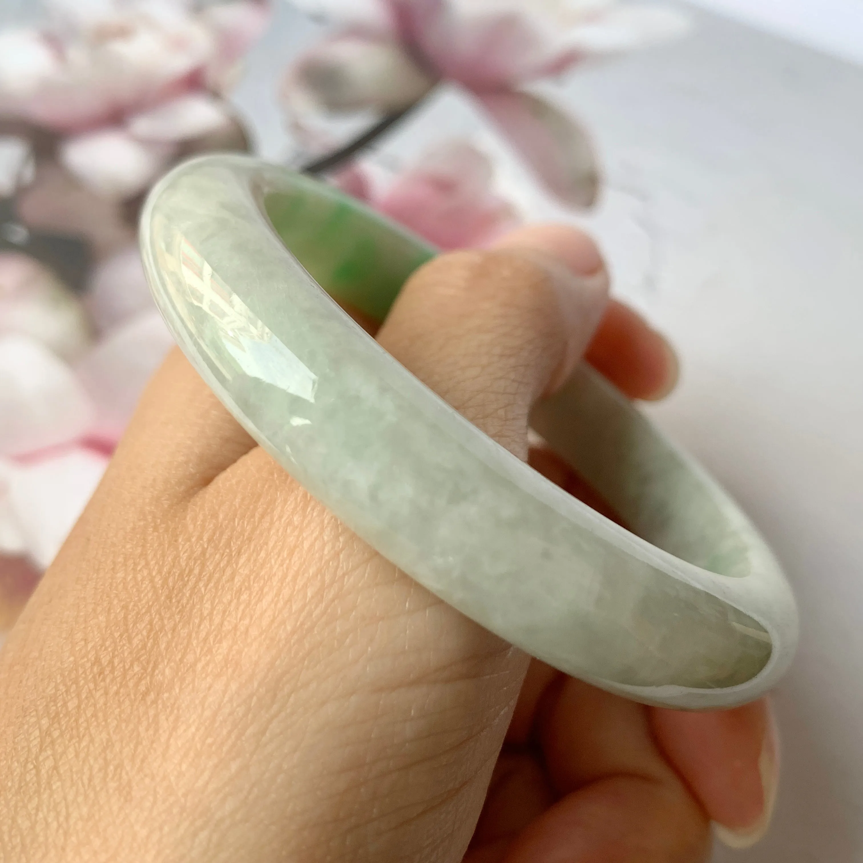 SOLD OUT: 54.1mm A-Grade Natural Moss On Snow Jadeite Modern Round Bangle No.151789