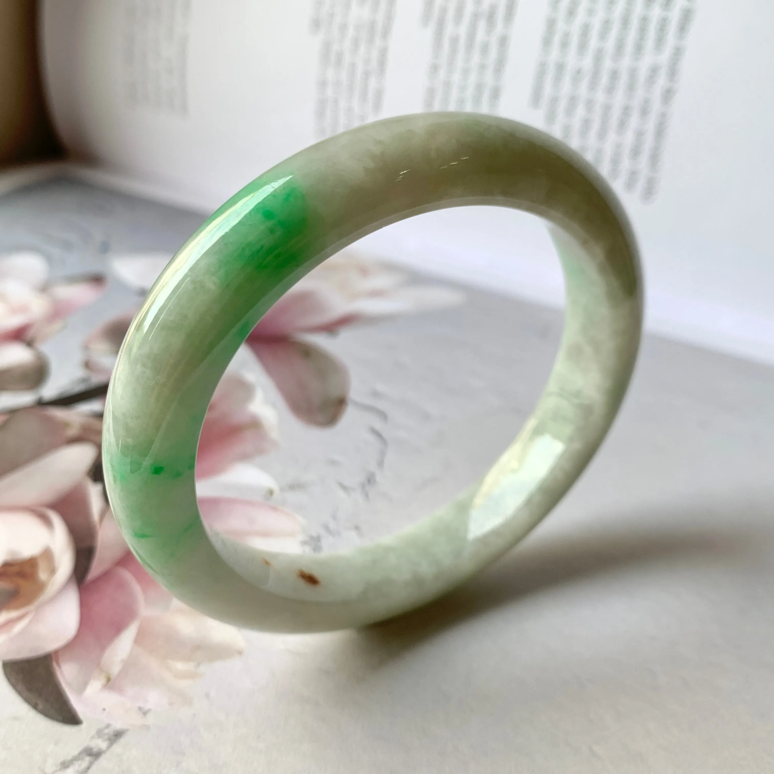 SOLD OUT: 54.1mm A-Grade Natural Moss On Snow Jadeite Modern Round Bangle No.151789