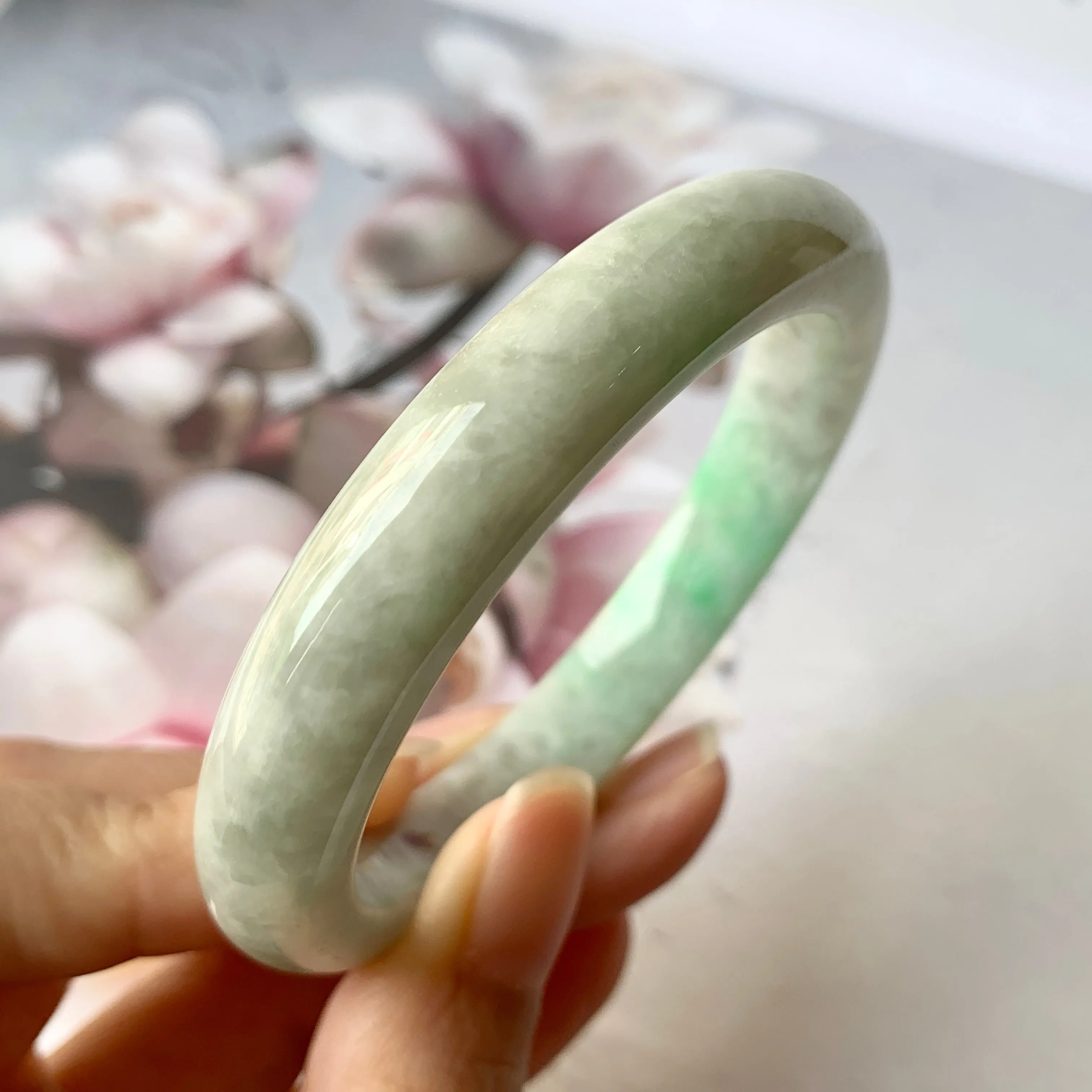 SOLD OUT: 54.1mm A-Grade Natural Moss On Snow Jadeite Modern Round Bangle No.151789