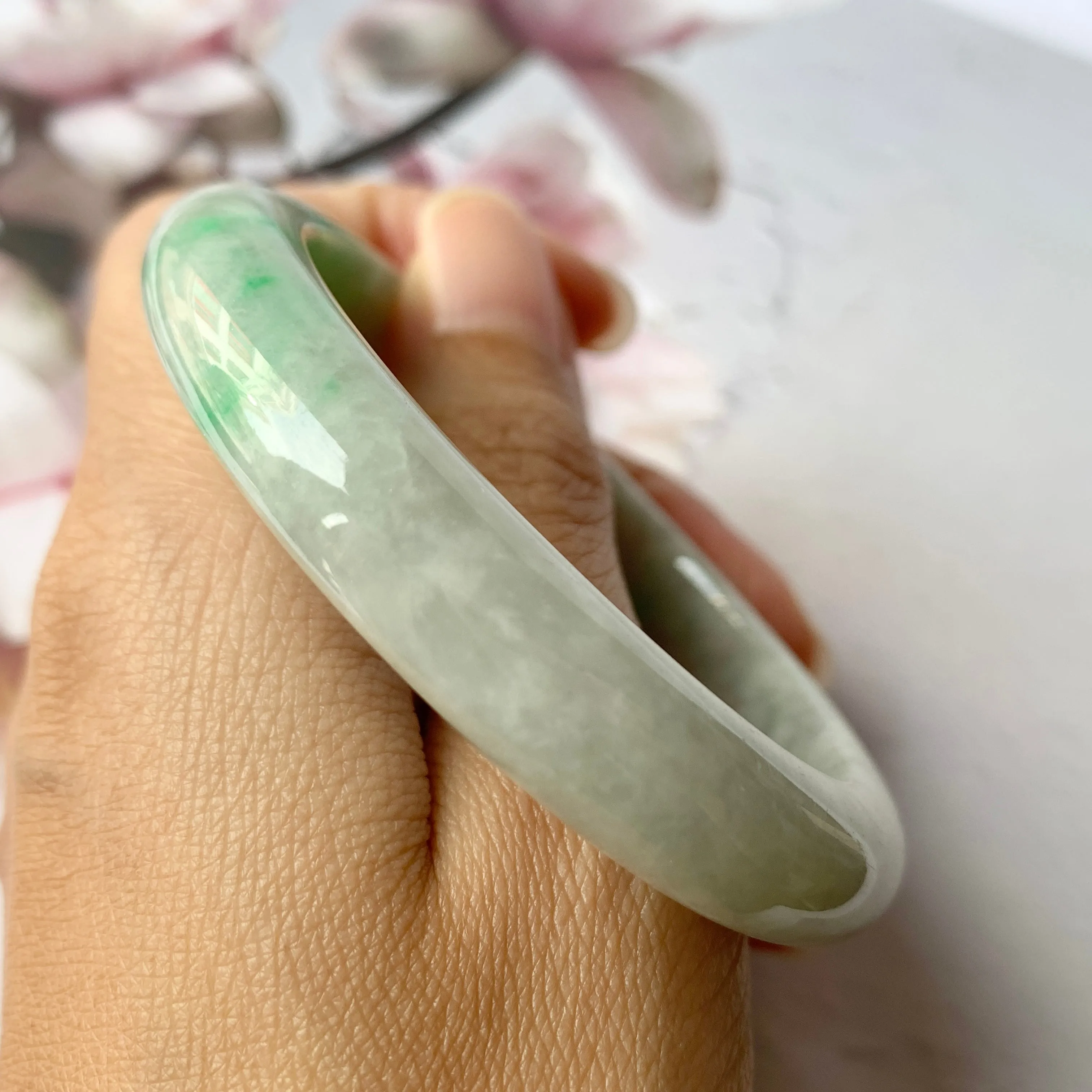 SOLD OUT: 54.1mm A-Grade Natural Moss On Snow Jadeite Modern Round Bangle No.151789