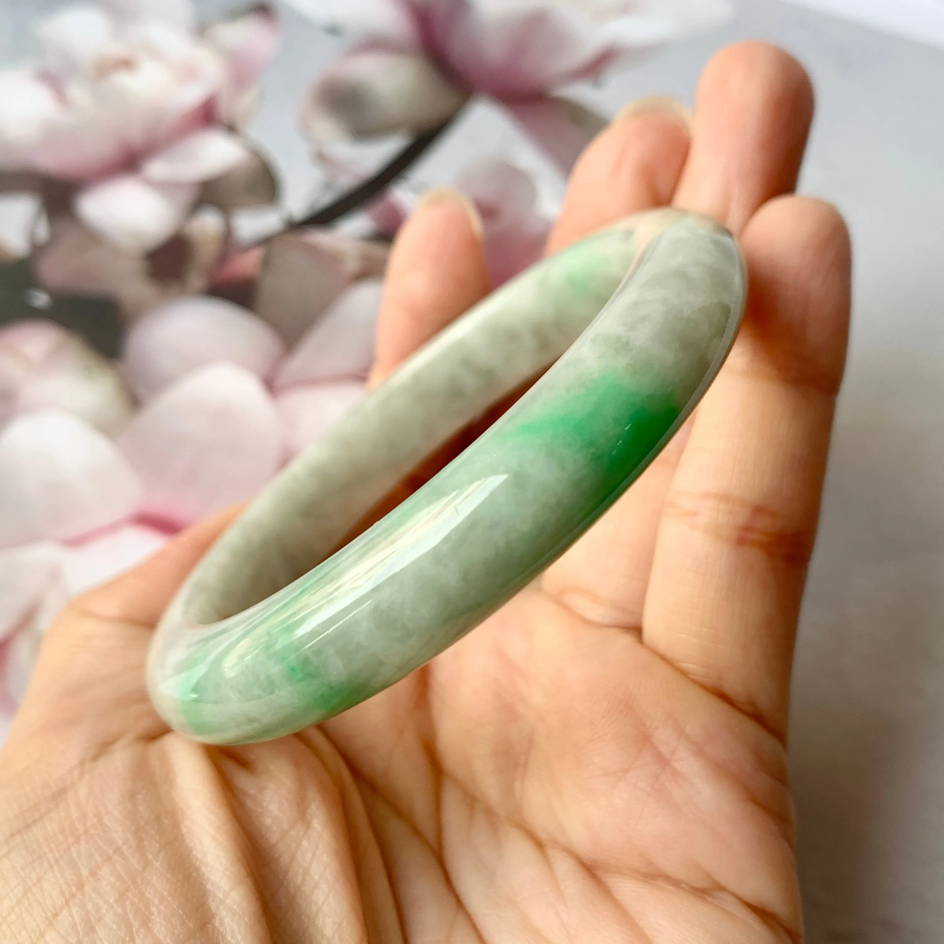 SOLD OUT: 54.1mm A-Grade Natural Moss On Snow Jadeite Modern Round Bangle No.151789