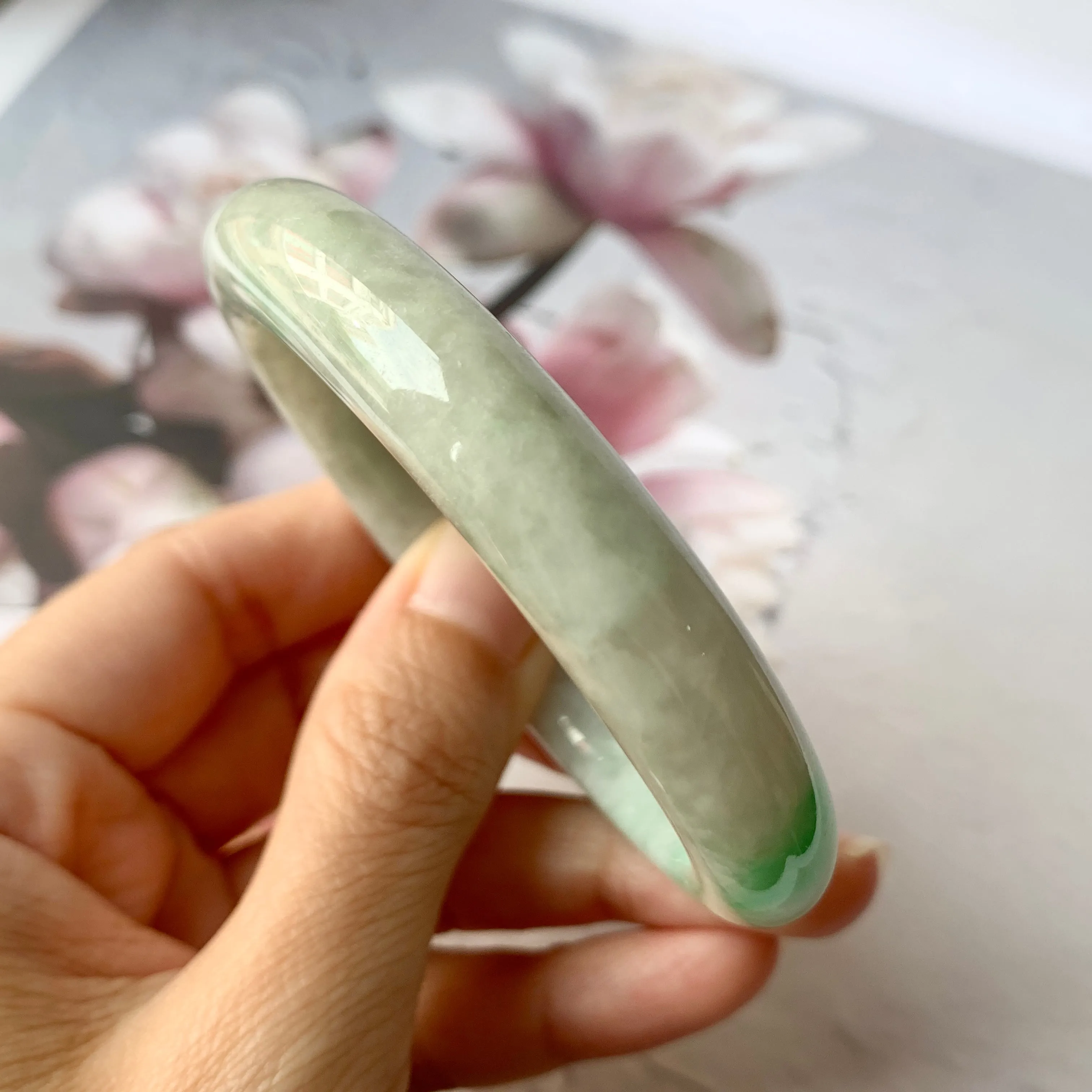 SOLD OUT: 54.1mm A-Grade Natural Moss On Snow Jadeite Modern Round Bangle No.151789