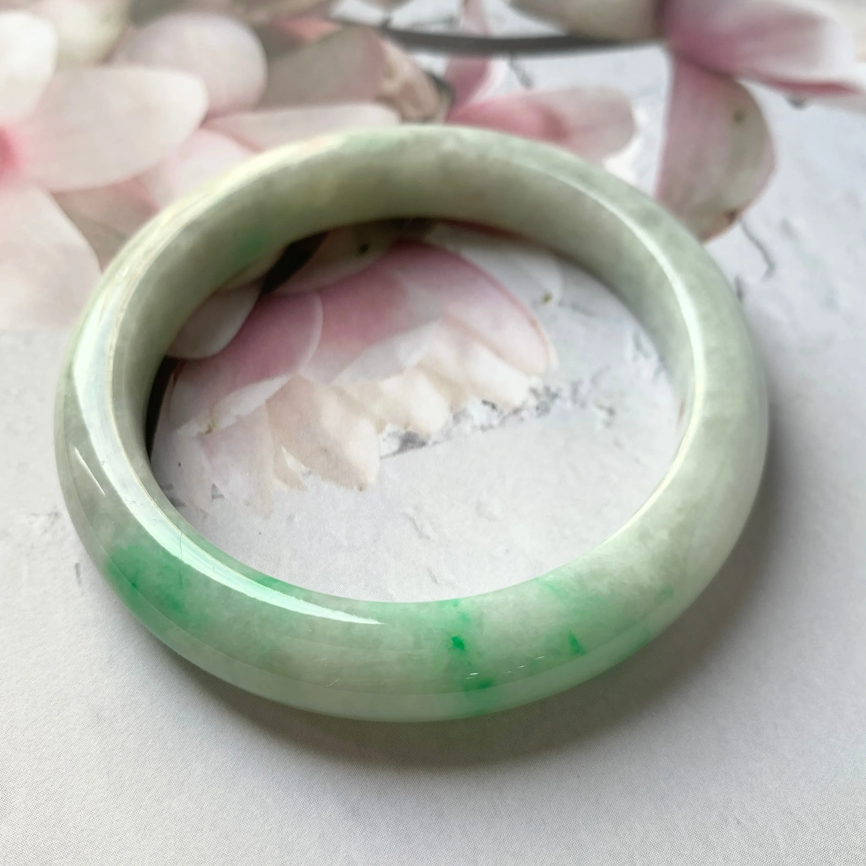 SOLD OUT: 54.1mm A-Grade Natural Moss On Snow Jadeite Modern Round Bangle No.151789