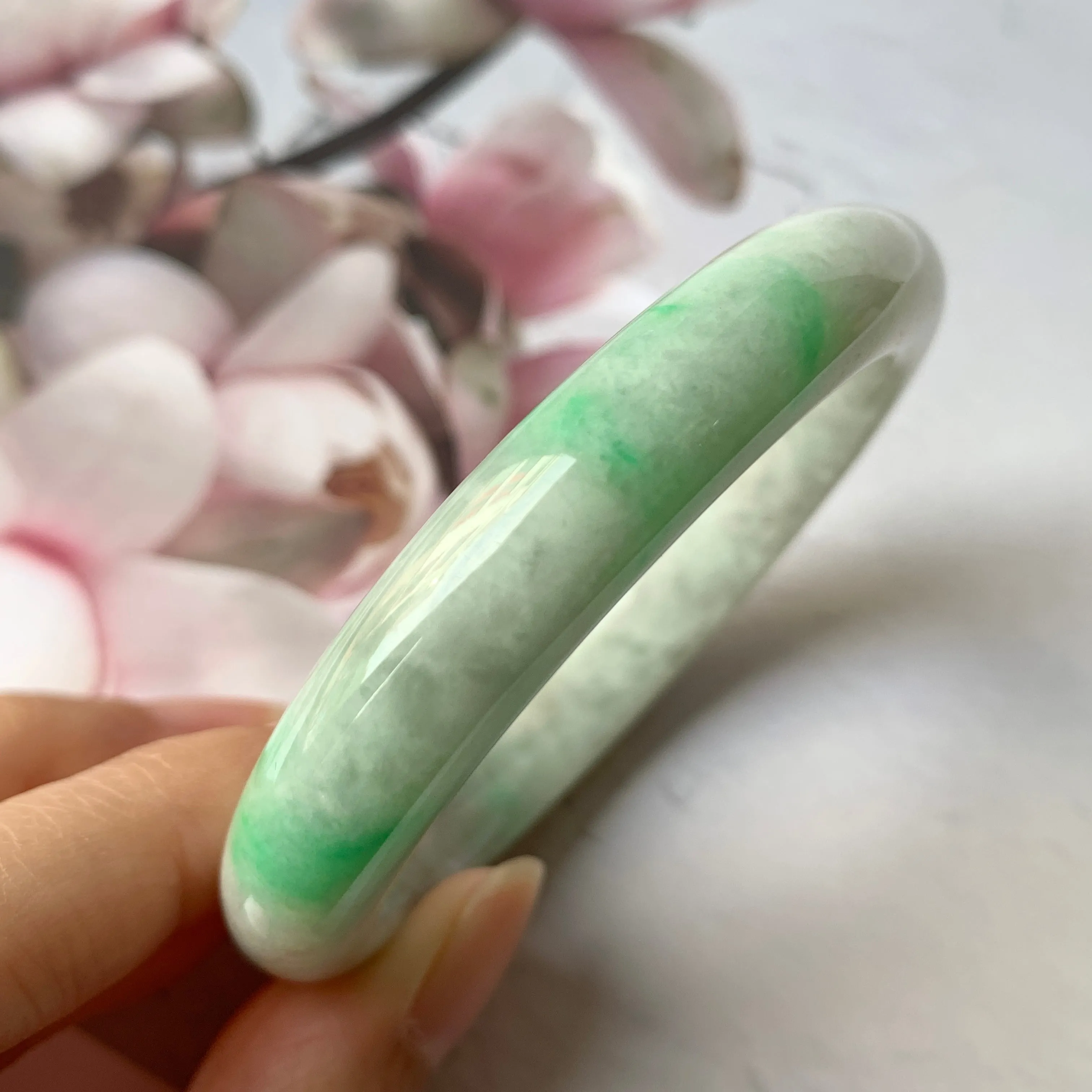 SOLD OUT: 54.1mm A-Grade Natural Moss On Snow Jadeite Modern Round Bangle No.151789