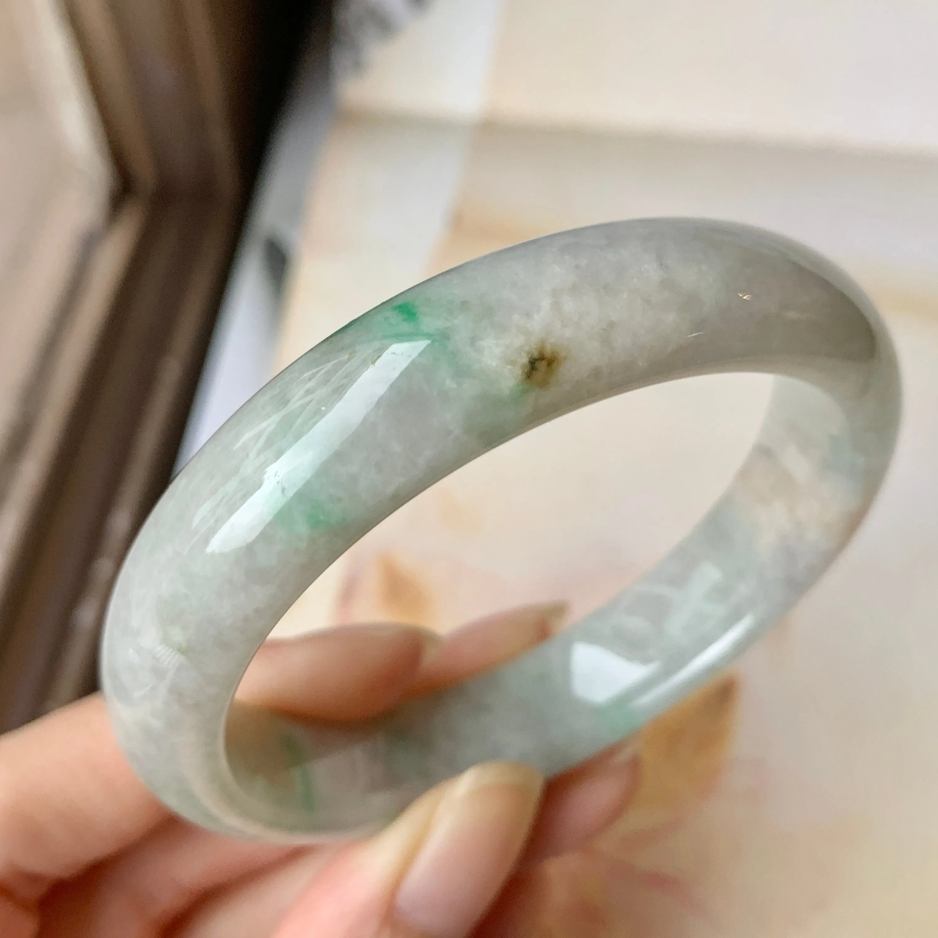 SOLD OUT: 54.5mm A-Grade Natural Tri-Colour Jadeite Modern Round Bangle No.151920