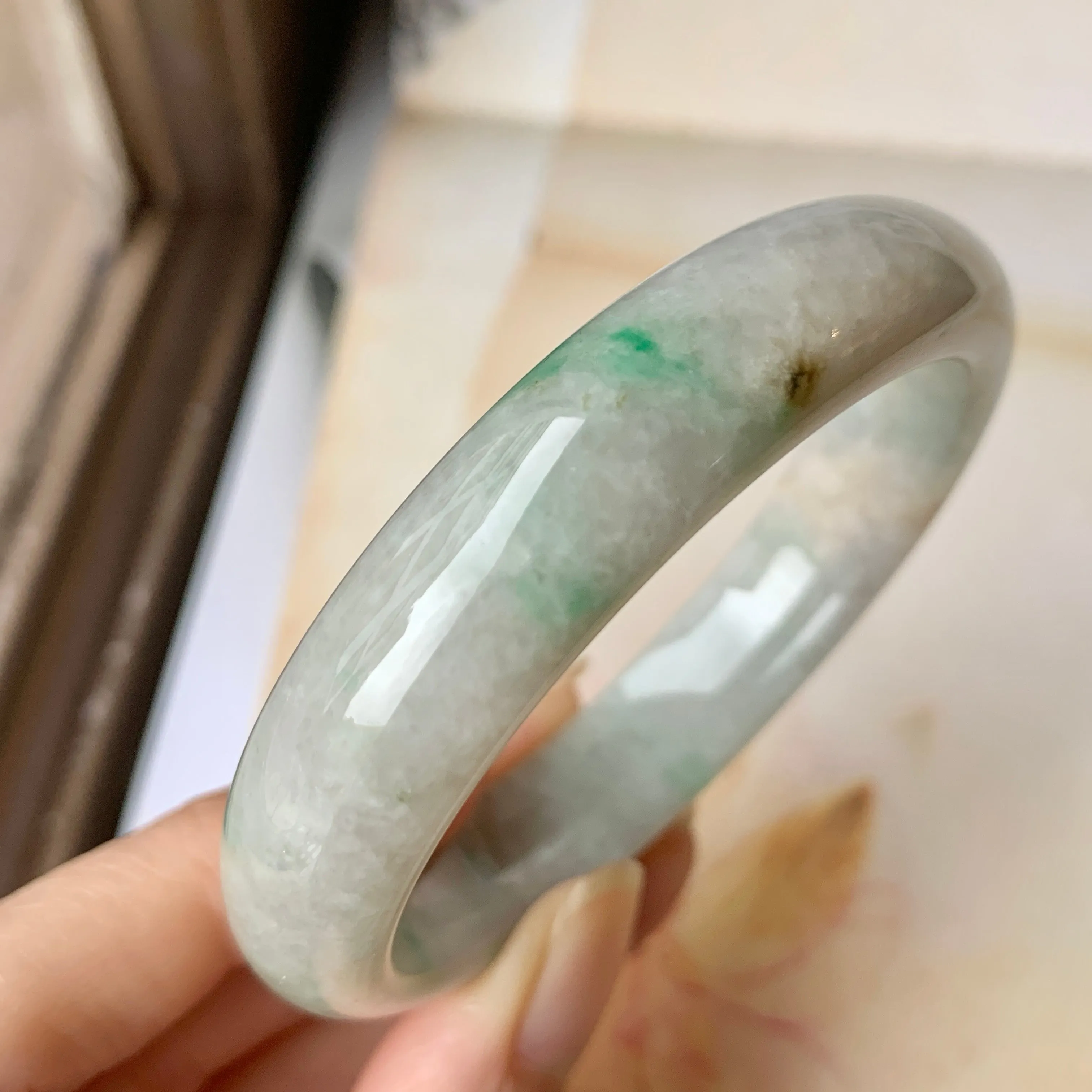 SOLD OUT: 54.5mm A-Grade Natural Tri-Colour Jadeite Modern Round Bangle No.151920