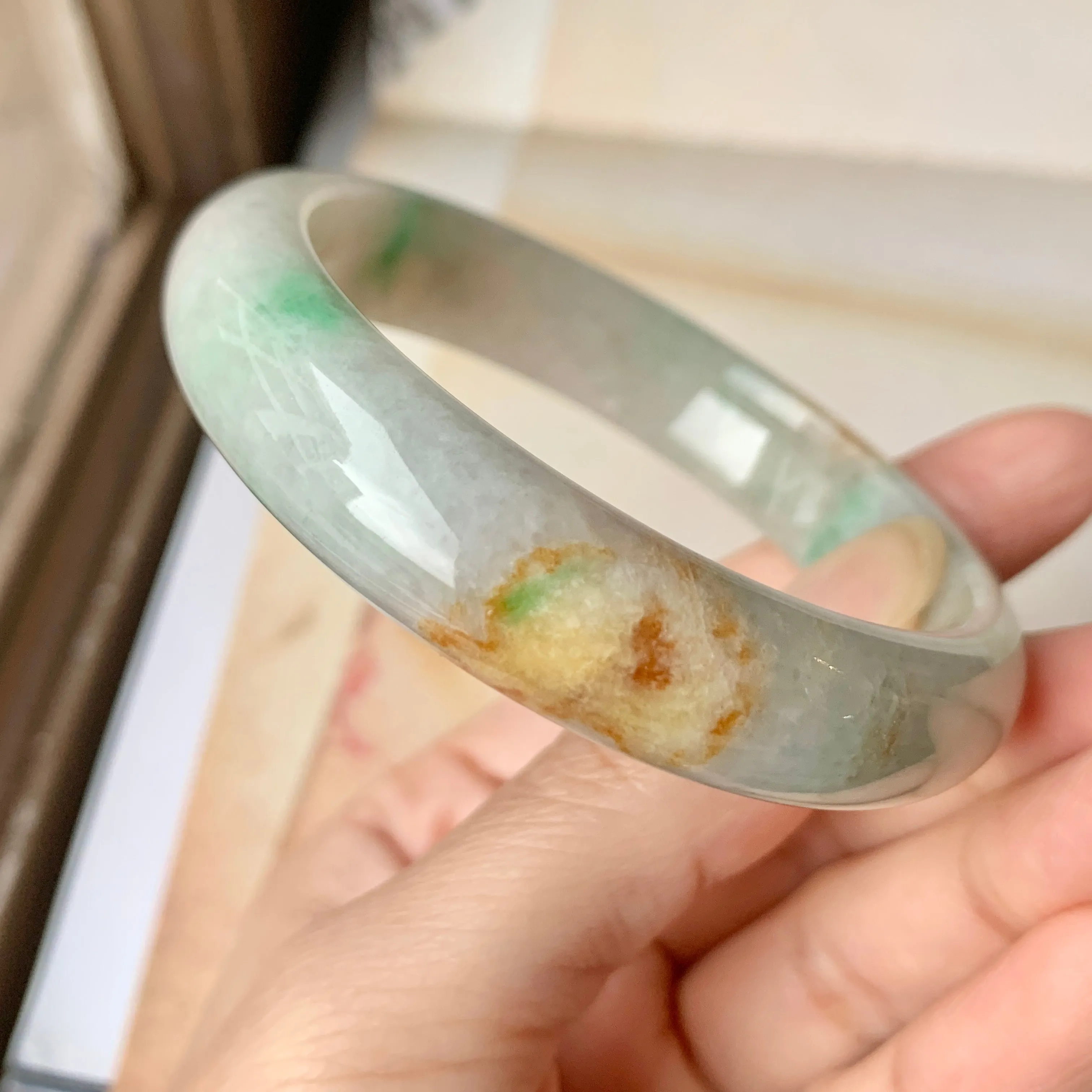 SOLD OUT: 54.5mm A-Grade Natural Tri-Colour Jadeite Modern Round Bangle No.151920