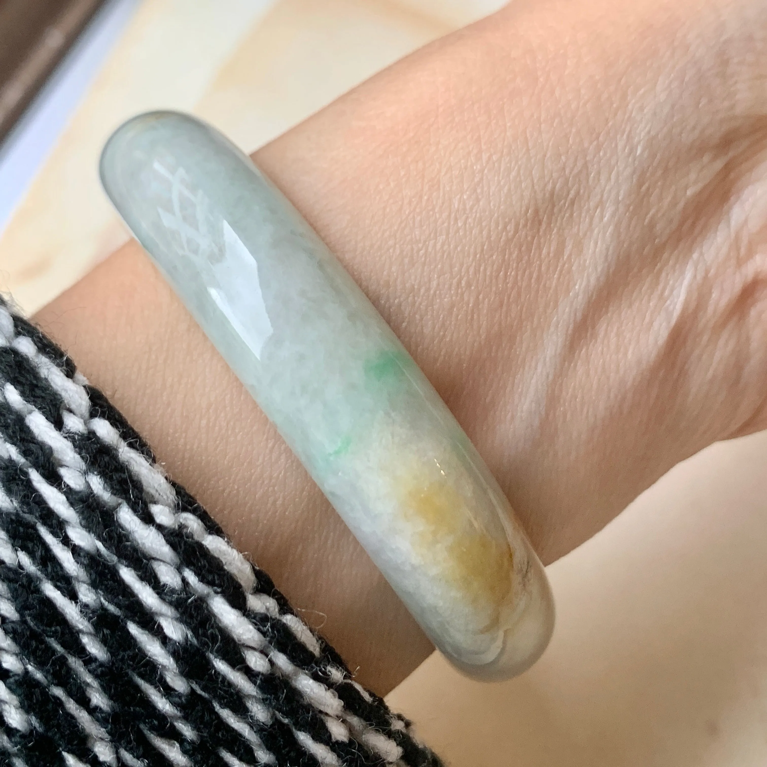 SOLD OUT: 54.5mm A-Grade Natural Tri-Colour Jadeite Modern Round Bangle No.151920