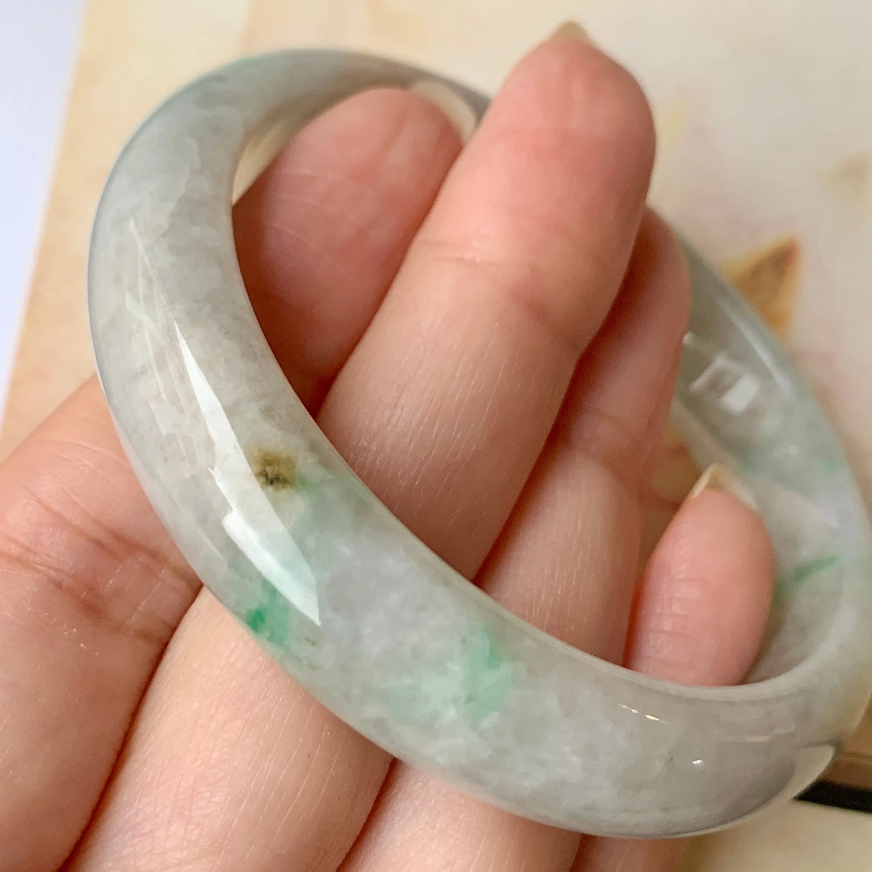 SOLD OUT: 54.5mm A-Grade Natural Tri-Colour Jadeite Modern Round Bangle No.151920