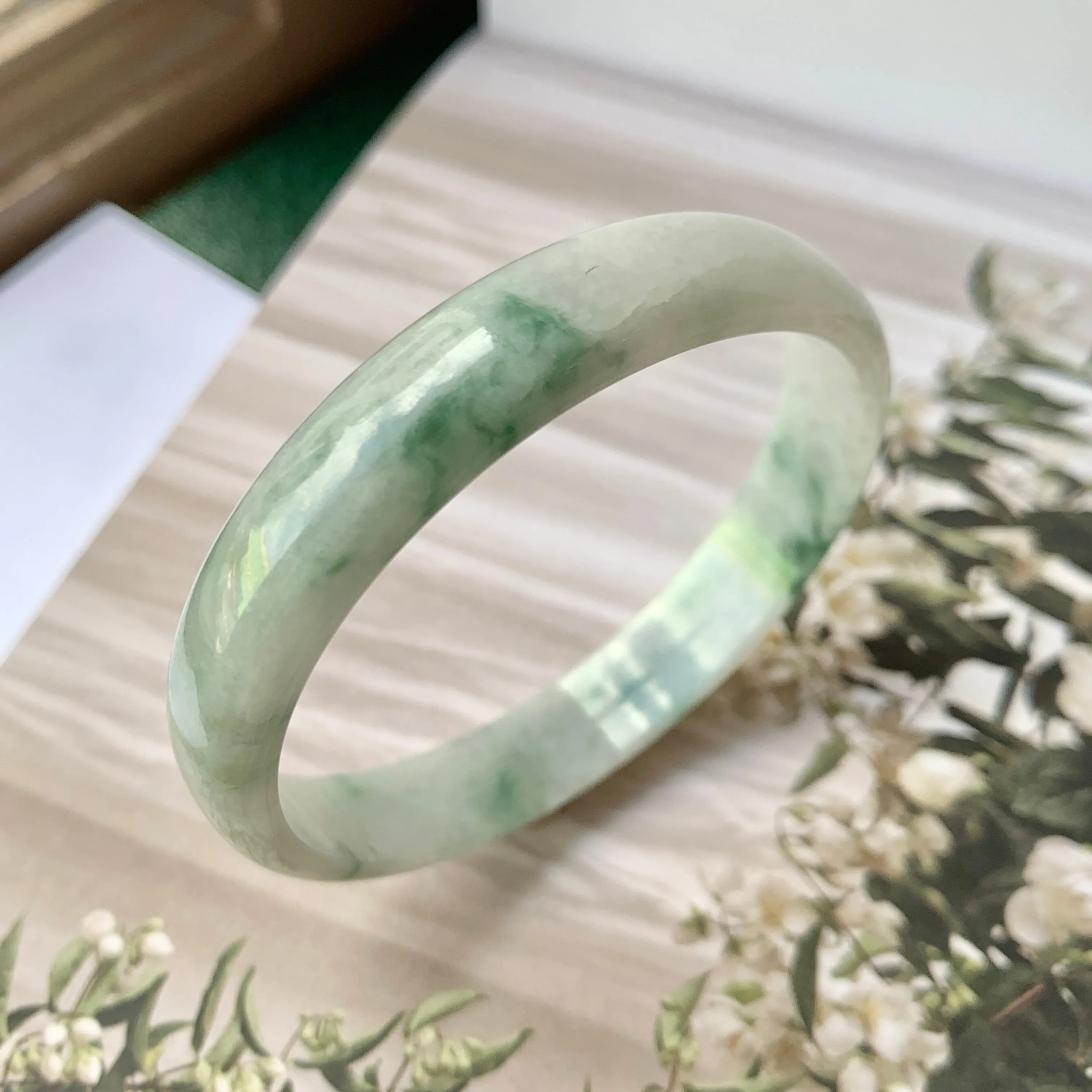 SOLD OUT: 55.2 mm A-Grade Natural Floral Jadeite Modern Round Bangle No.151765