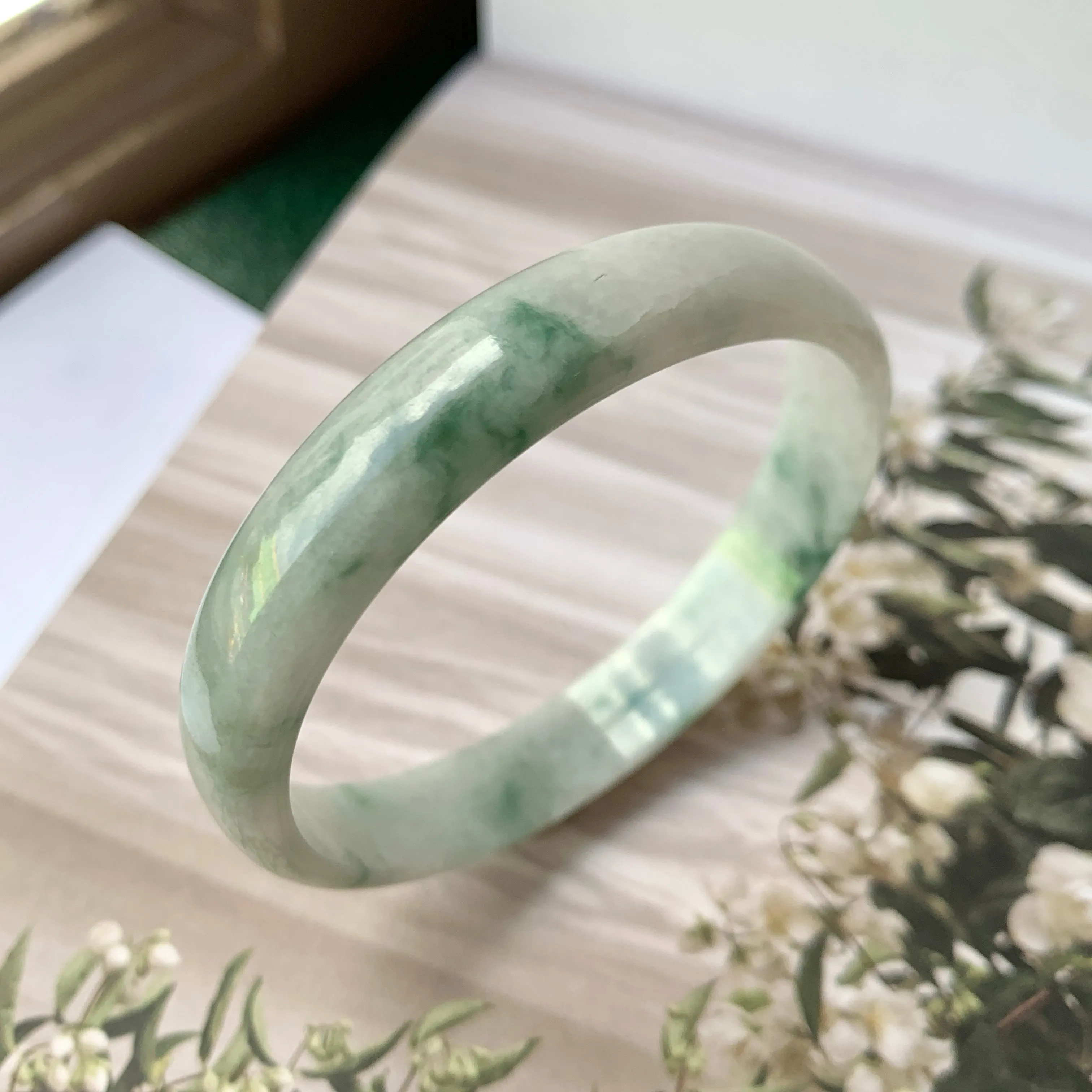 SOLD OUT: 55.2 mm A-Grade Natural Floral Jadeite Modern Round Bangle No.151765