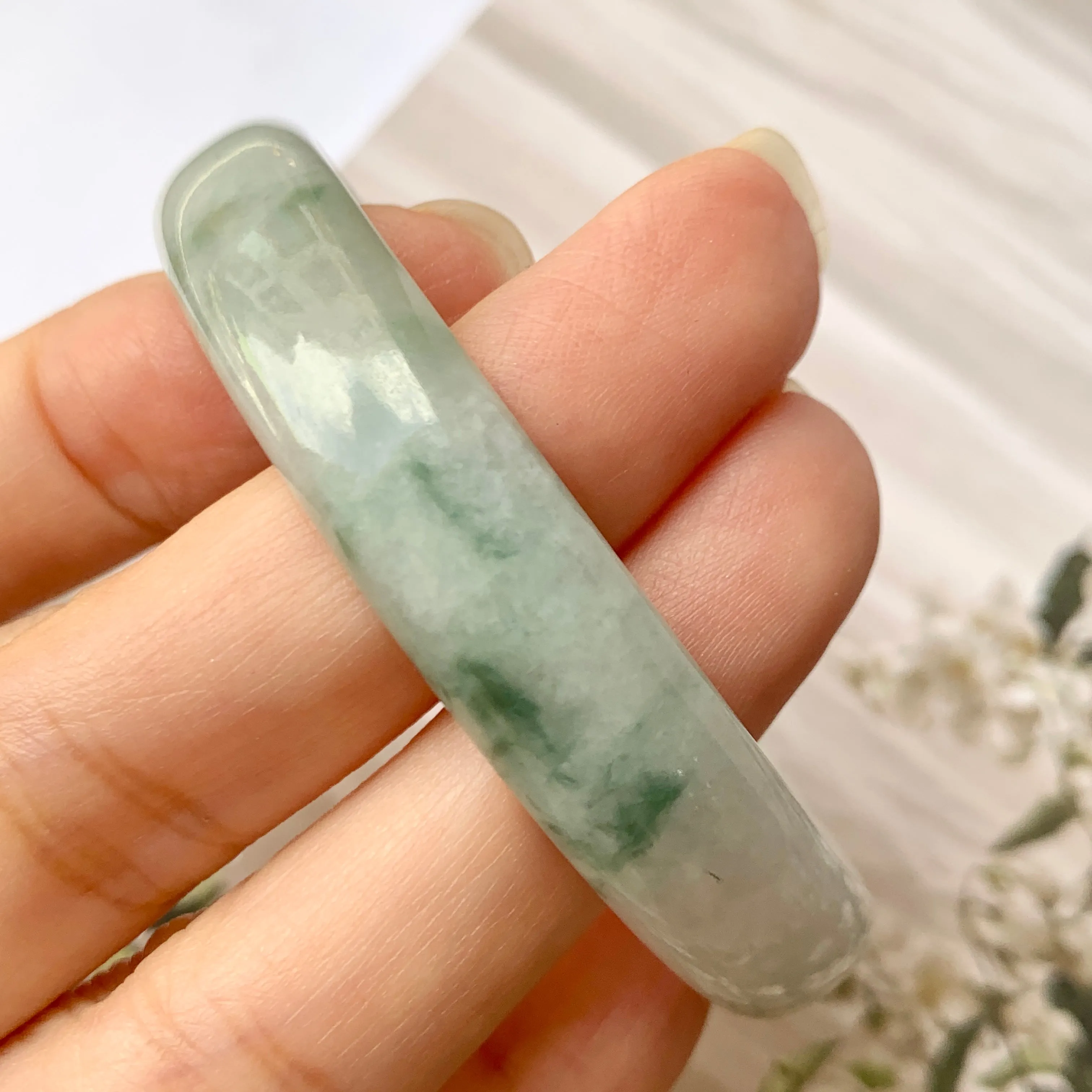 SOLD OUT: 55.2 mm A-Grade Natural Floral Jadeite Modern Round Bangle No.151765