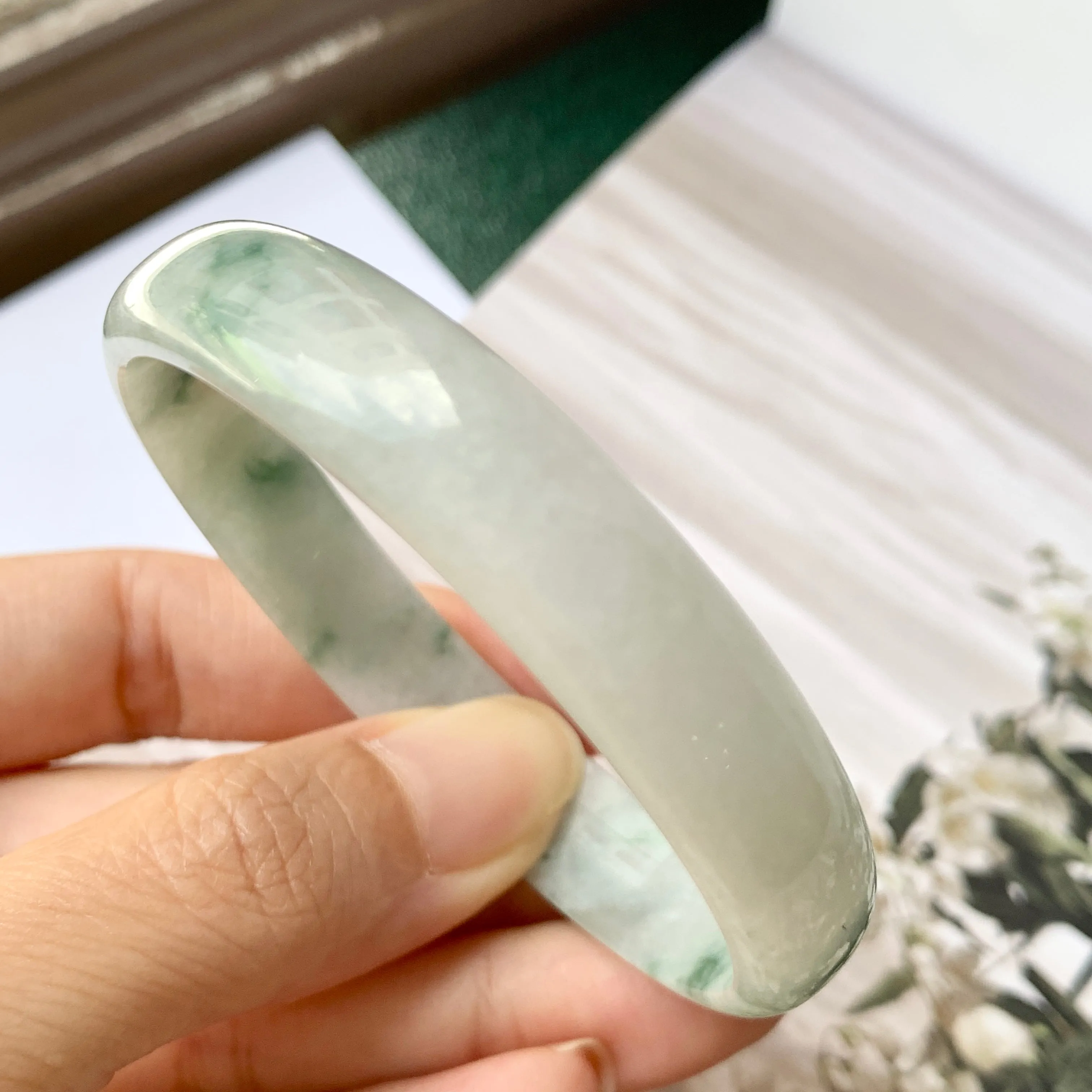 SOLD OUT: 55.2 mm A-Grade Natural Floral Jadeite Modern Round Bangle No.151765