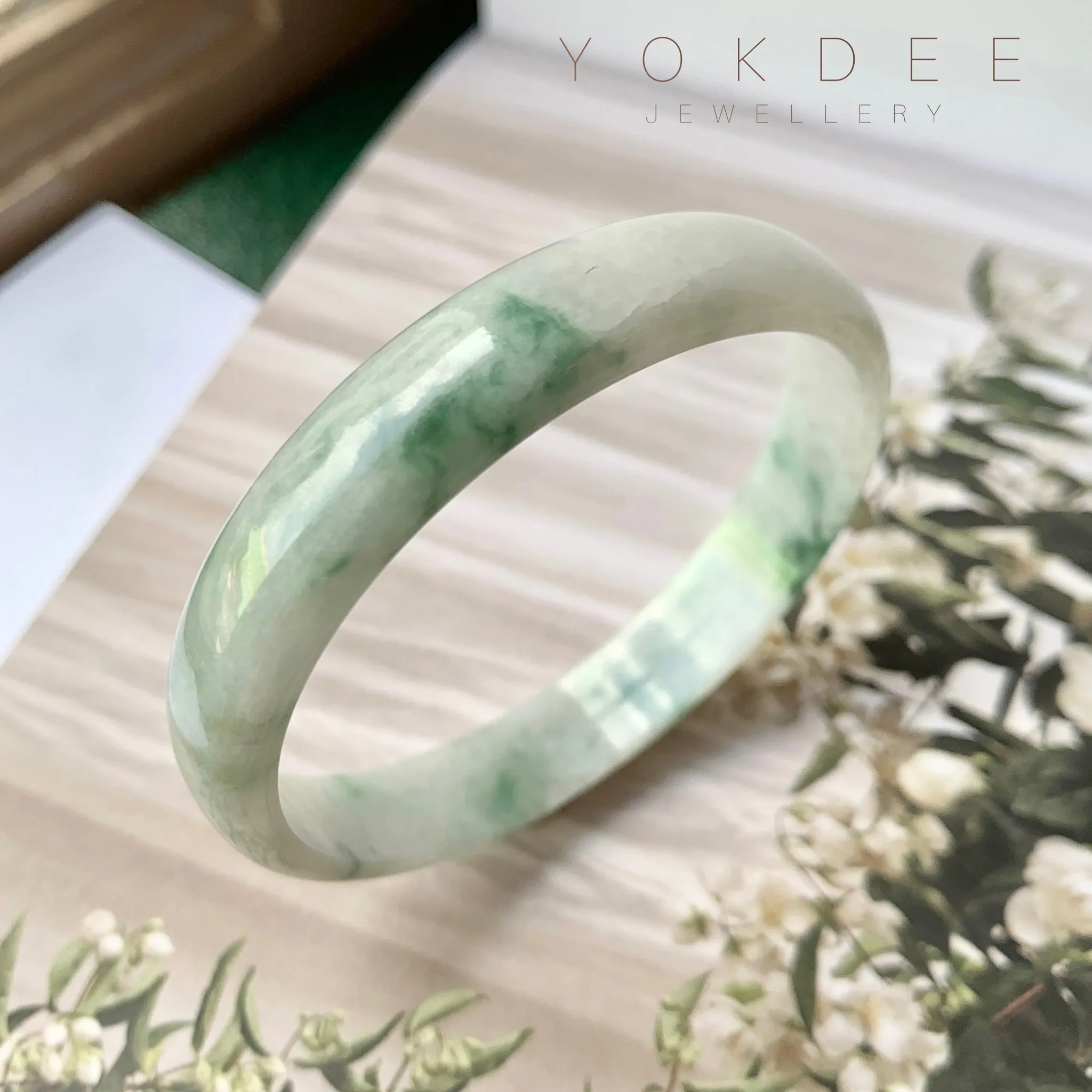 SOLD OUT: 55.2 mm A-Grade Natural Floral Jadeite Modern Round Bangle No.151765