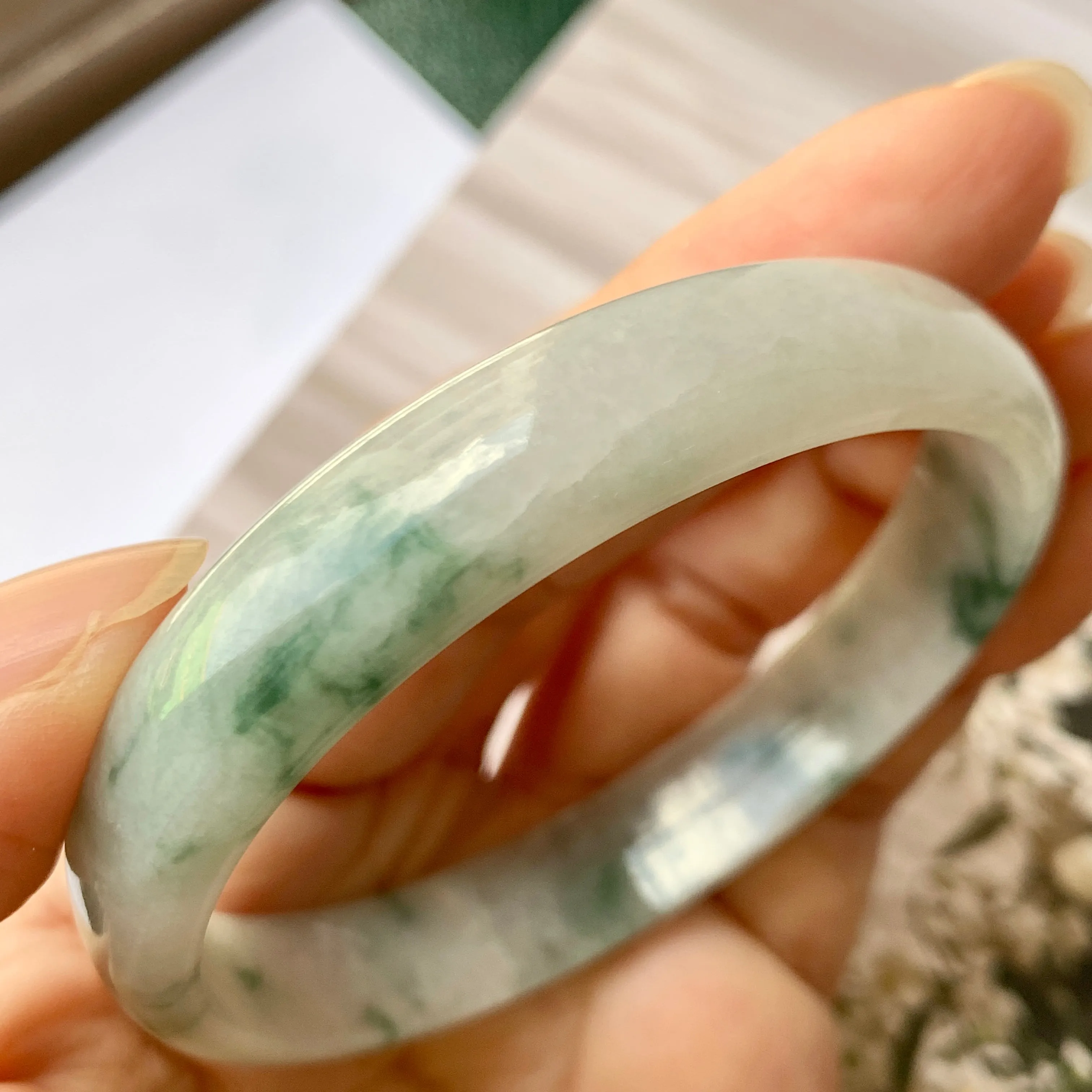 SOLD OUT: 55.2 mm A-Grade Natural Floral Jadeite Modern Round Bangle No.151765