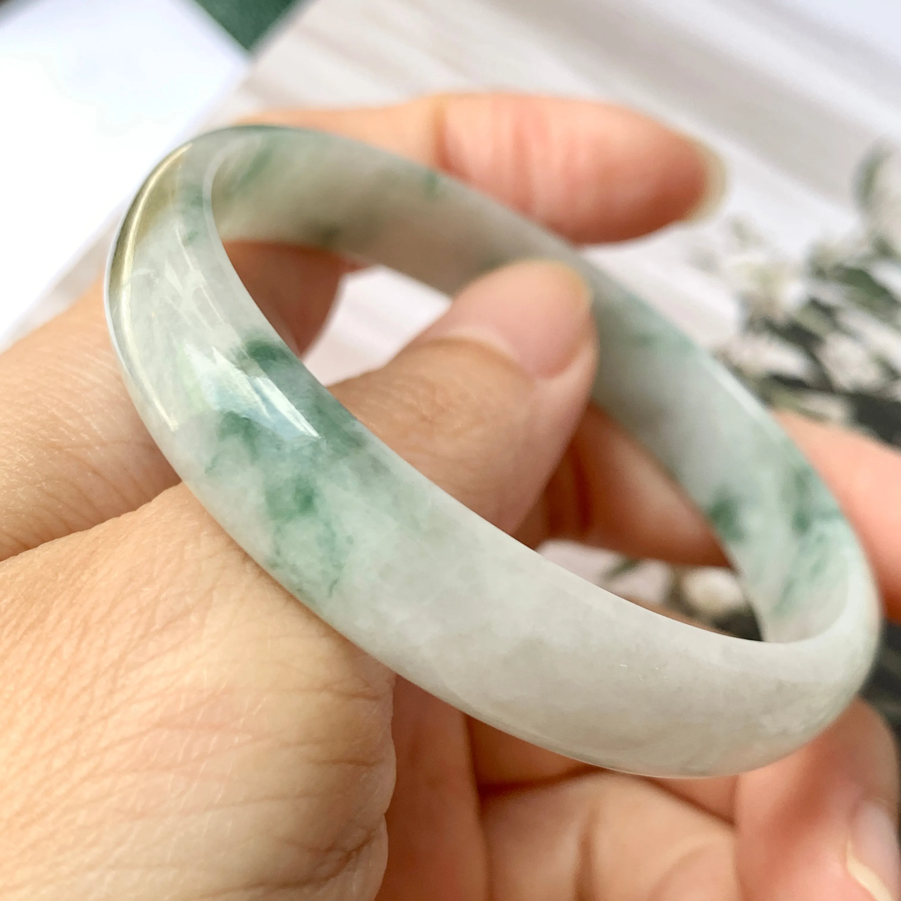 SOLD OUT: 55.2 mm A-Grade Natural Floral Jadeite Modern Round Bangle No.151765