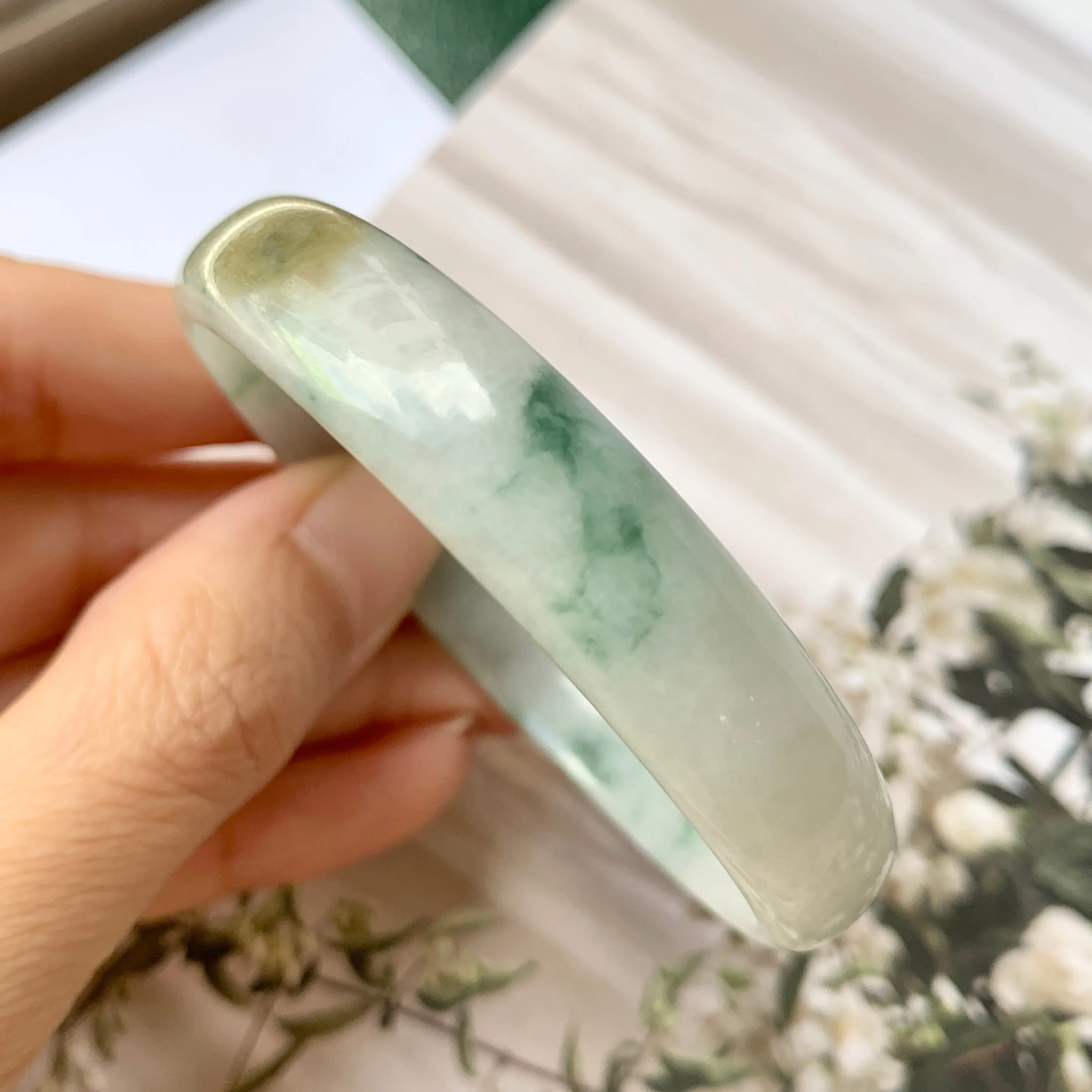 SOLD OUT: 55.2 mm A-Grade Natural Floral Jadeite Modern Round Bangle No.151765