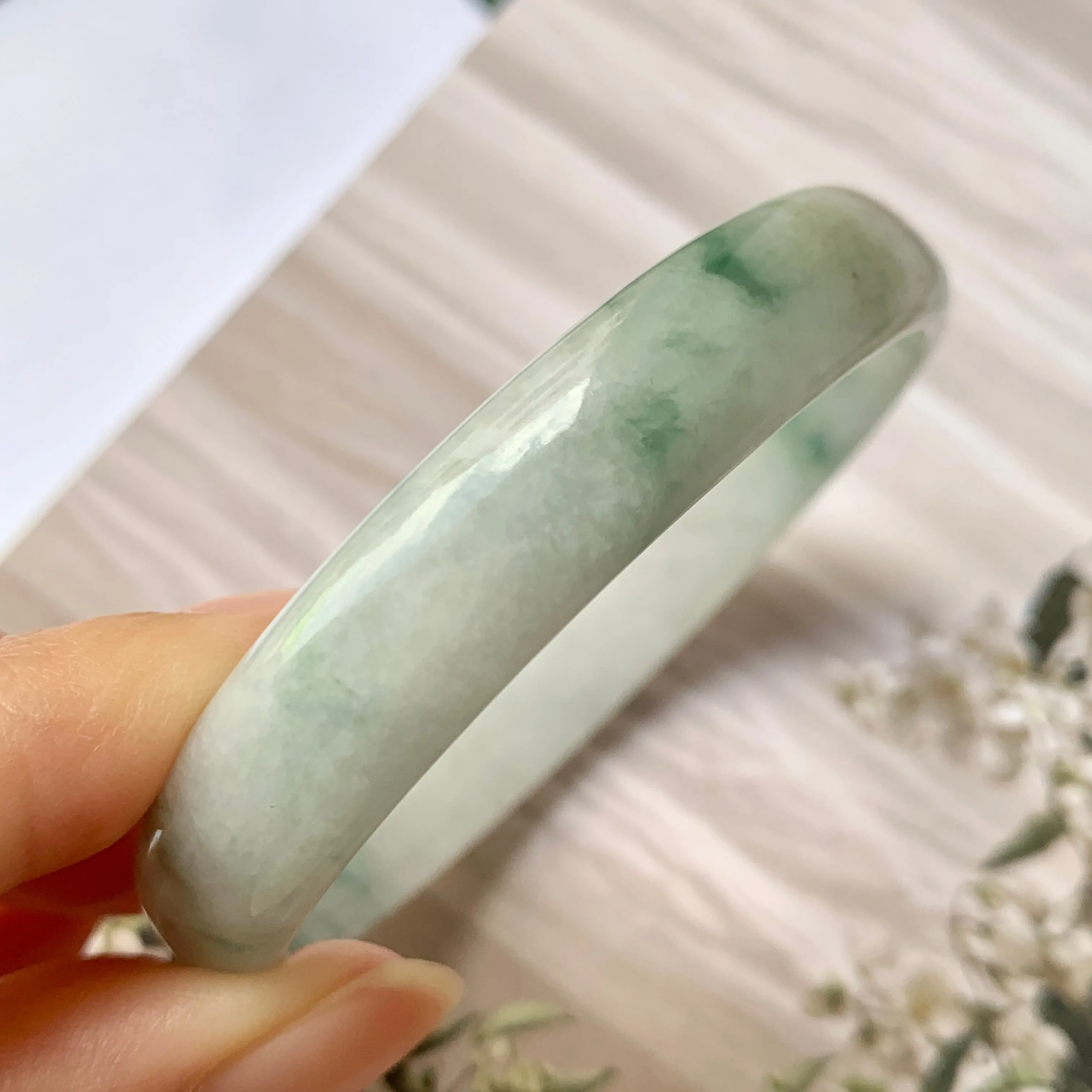 SOLD OUT: 55.2 mm A-Grade Natural Floral Jadeite Modern Round Bangle No.151765