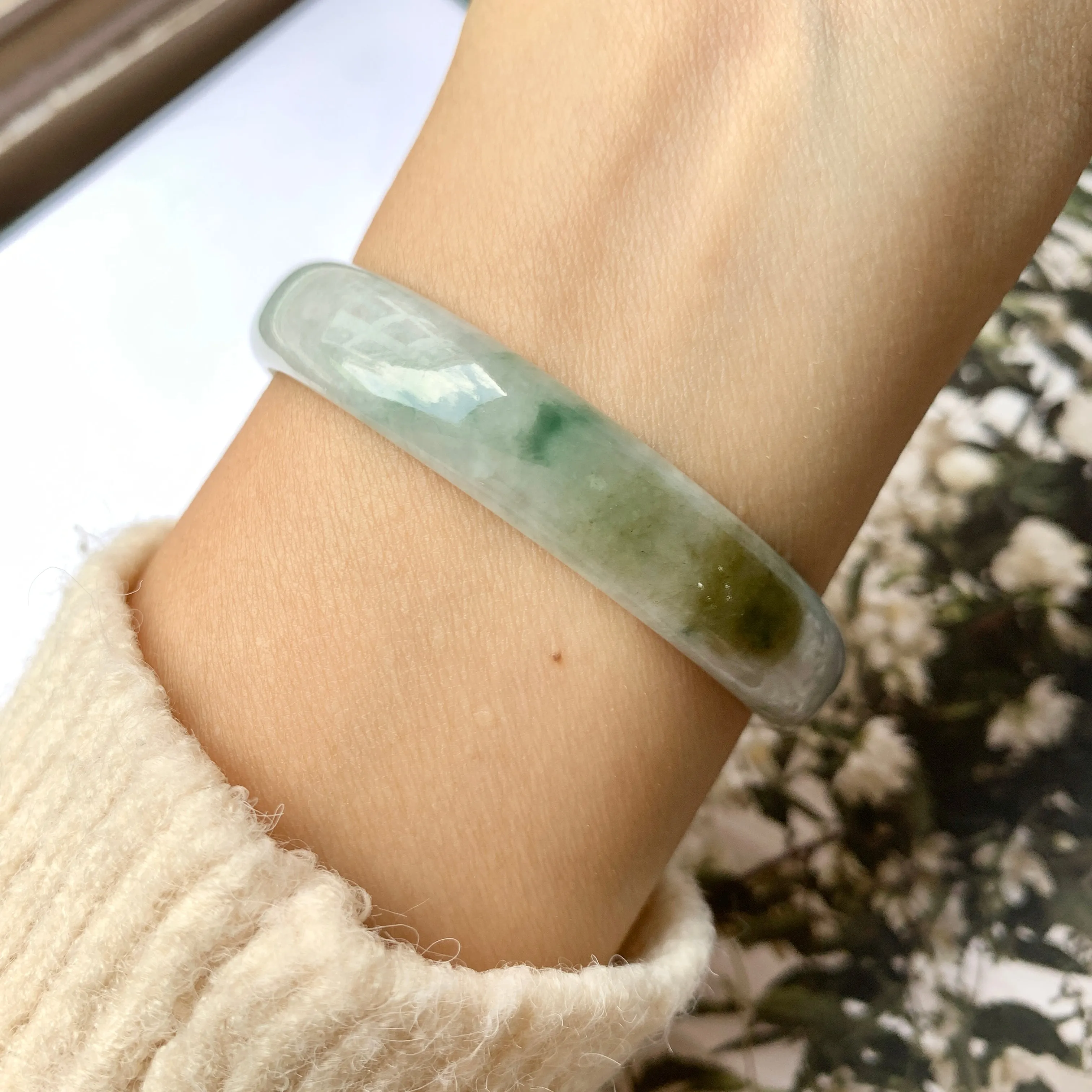 SOLD OUT: 55.2 mm A-Grade Natural Floral Jadeite Modern Round Bangle No.151765