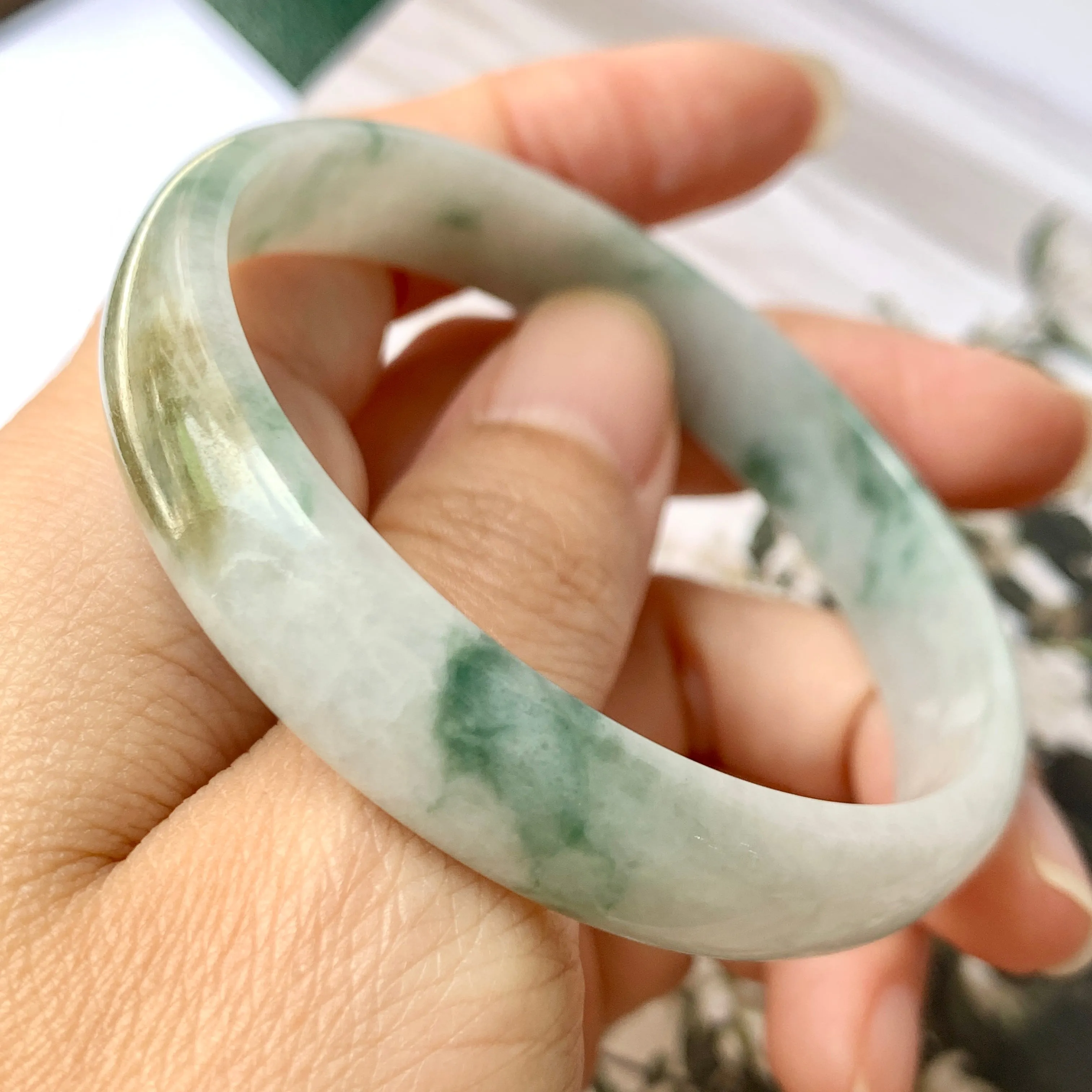 SOLD OUT: 55.2 mm A-Grade Natural Floral Jadeite Modern Round Bangle No.151765