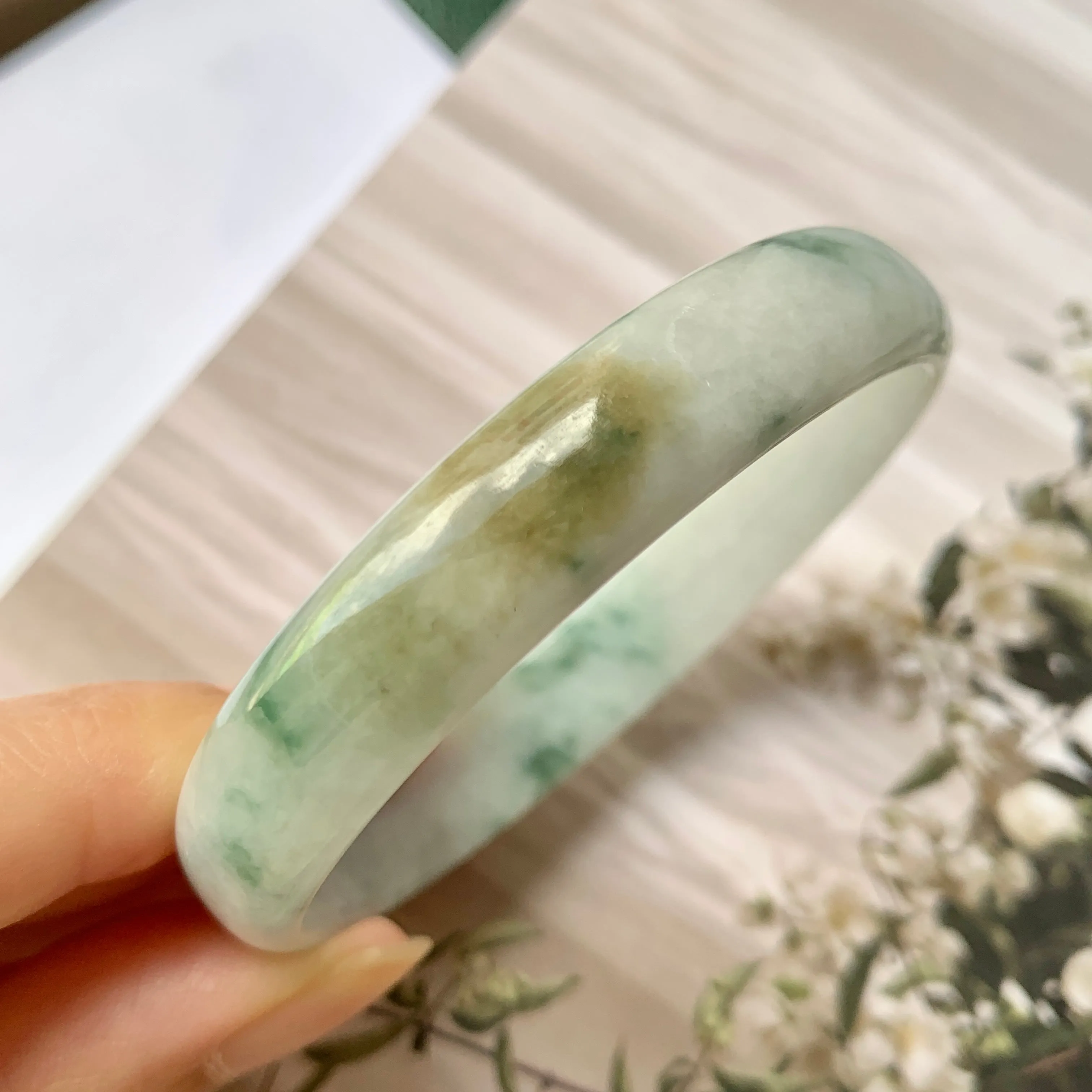 SOLD OUT: 55.2 mm A-Grade Natural Floral Jadeite Modern Round Bangle No.151765