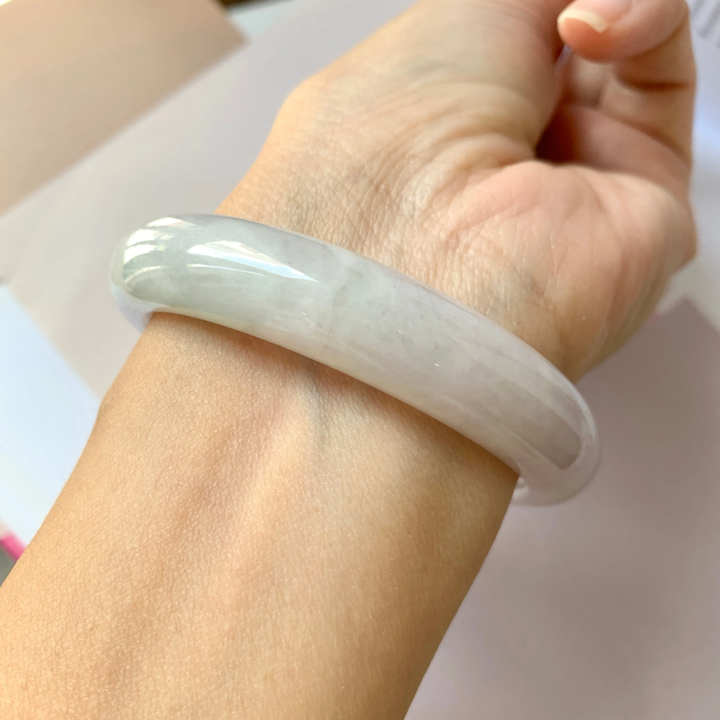 SOLD OUT: 55.2mm A-Grade Natural Lavender Green Jadeite Modern Round Bangle No.151959