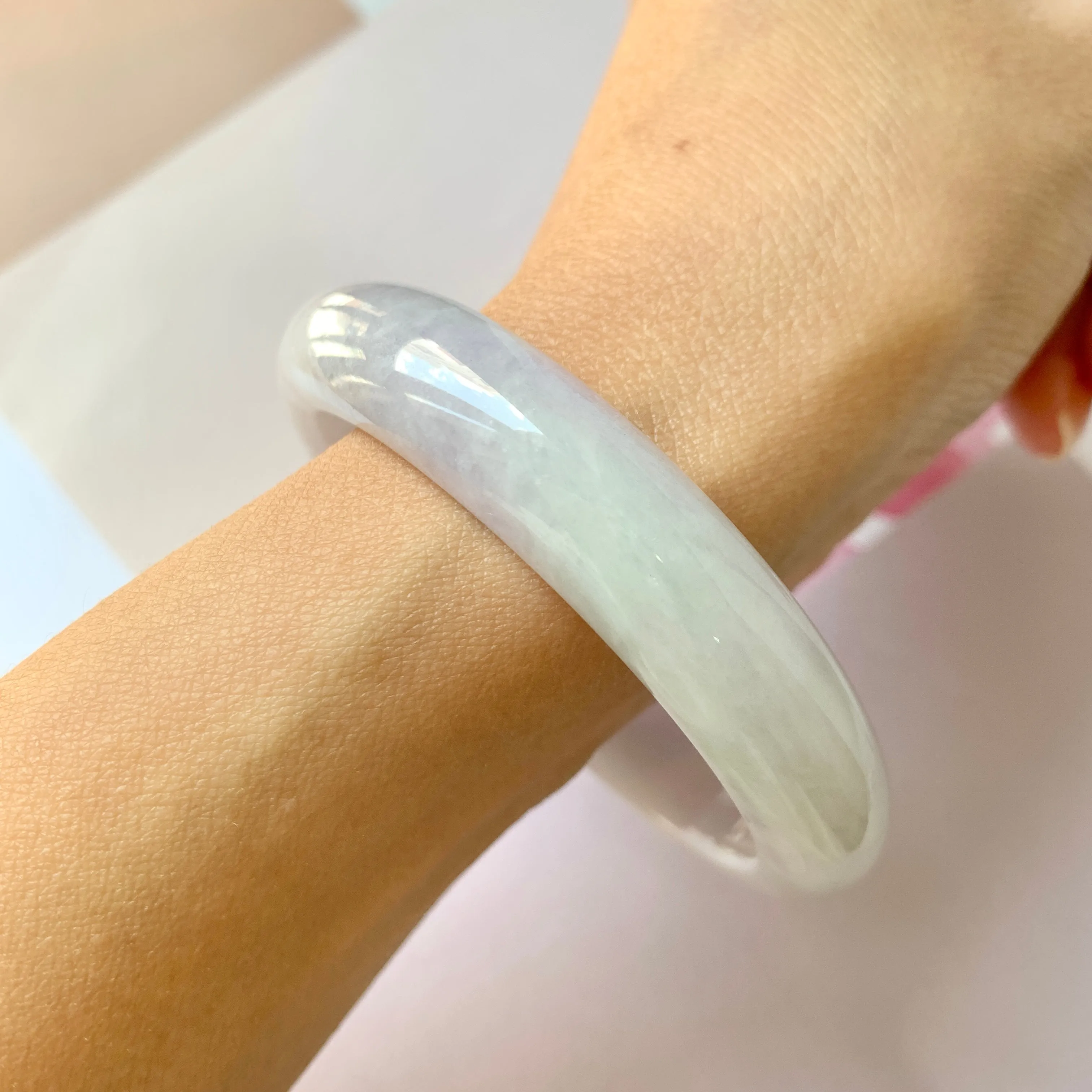 SOLD OUT: 55.2mm A-Grade Natural Lavender Green Jadeite Modern Round Bangle No.151959