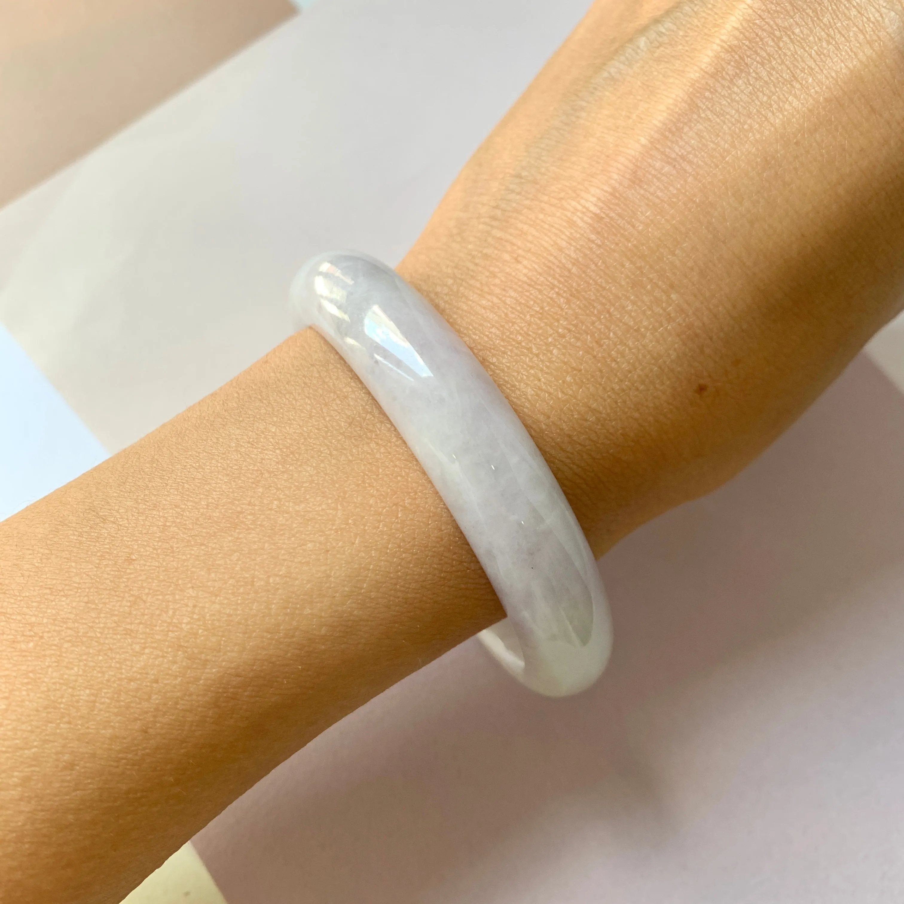 SOLD OUT: 55.2mm A-Grade Natural Lavender Green Jadeite Modern Round Bangle No.151959