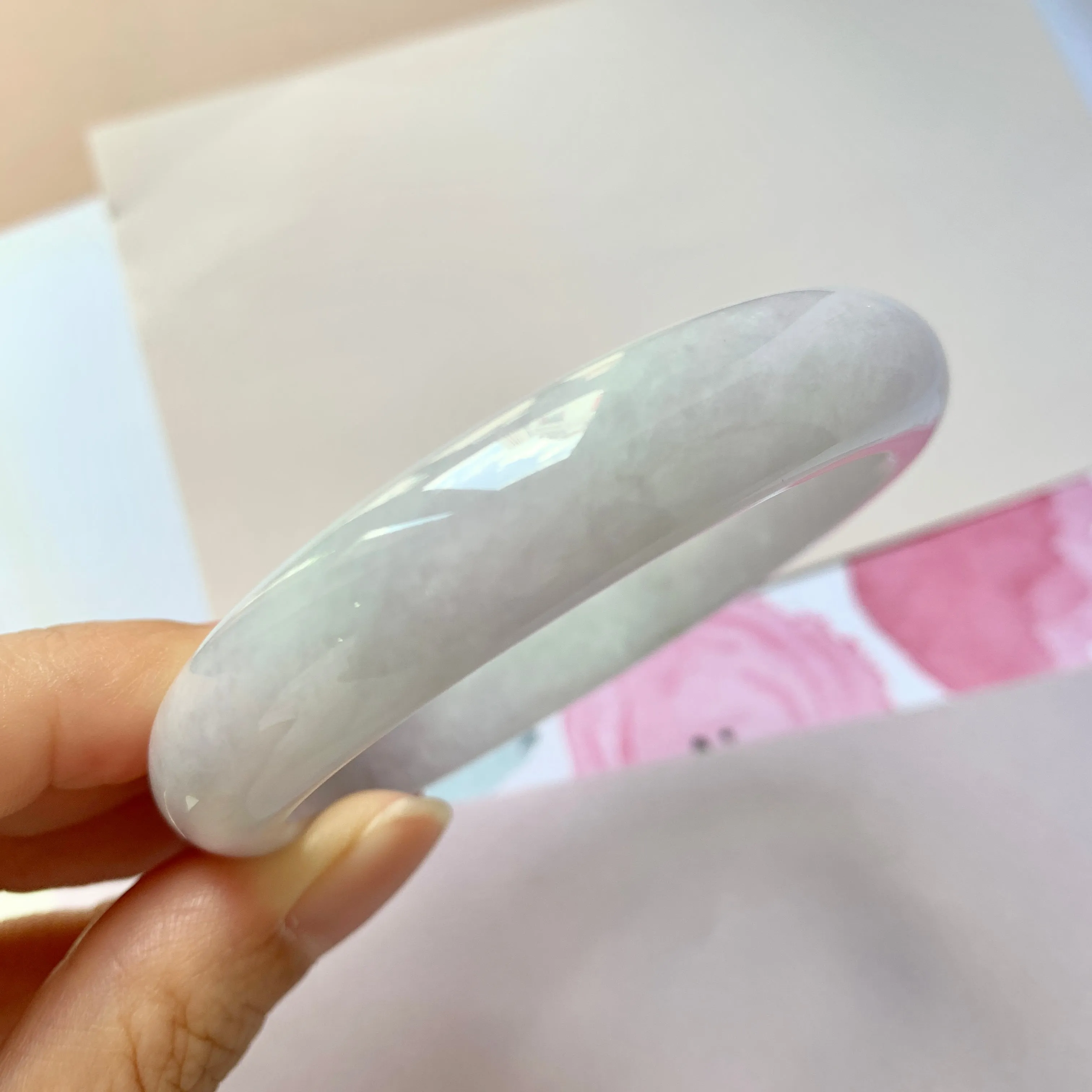 SOLD OUT: 55.2mm A-Grade Natural Lavender Green Jadeite Modern Round Bangle No.151959