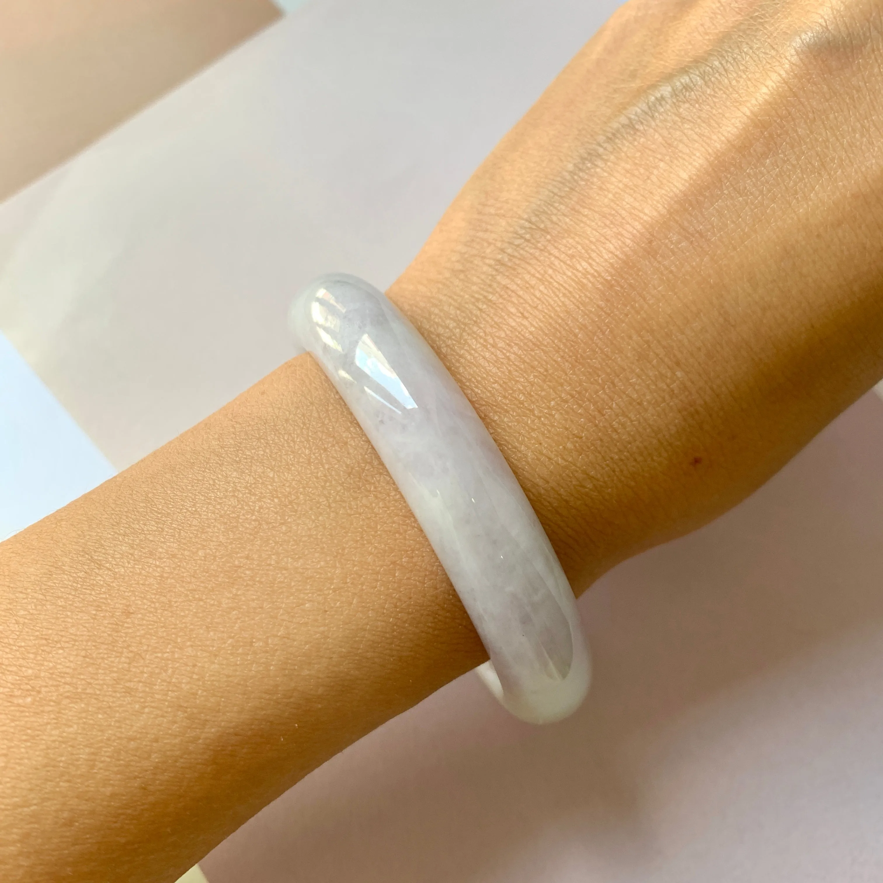 SOLD OUT: 55.2mm A-Grade Natural Lavender Green Jadeite Modern Round Bangle No.151959