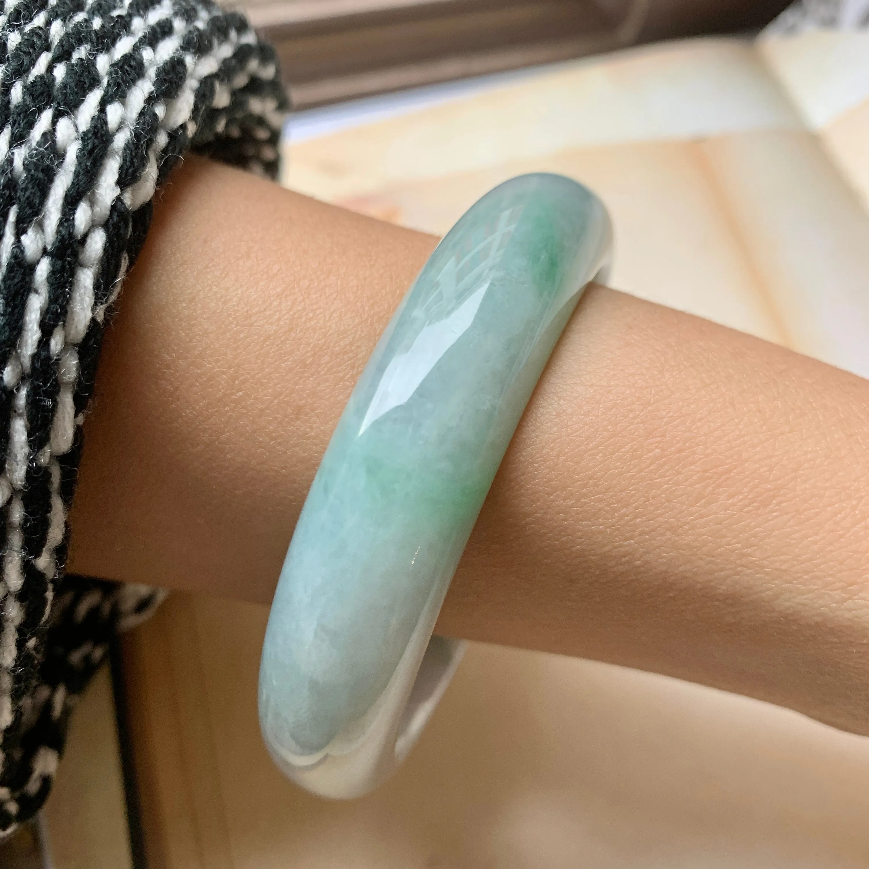 SOLD OUT: 56.8mm A-Grade Natural Lavender & Green Jadeite Modern Round Bangle No.151918