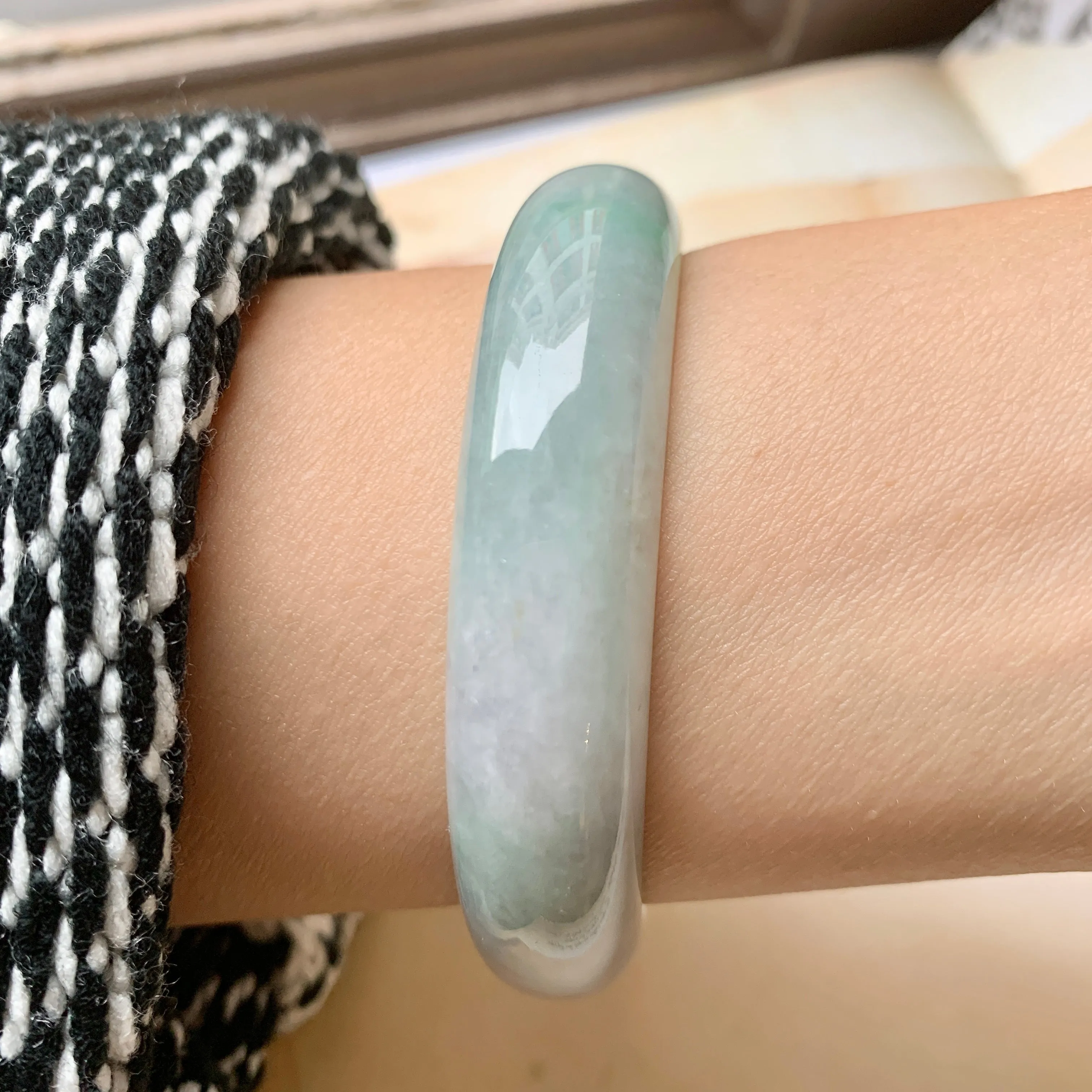 SOLD OUT: 56.8mm A-Grade Natural Lavender & Green Jadeite Modern Round Bangle No.151918