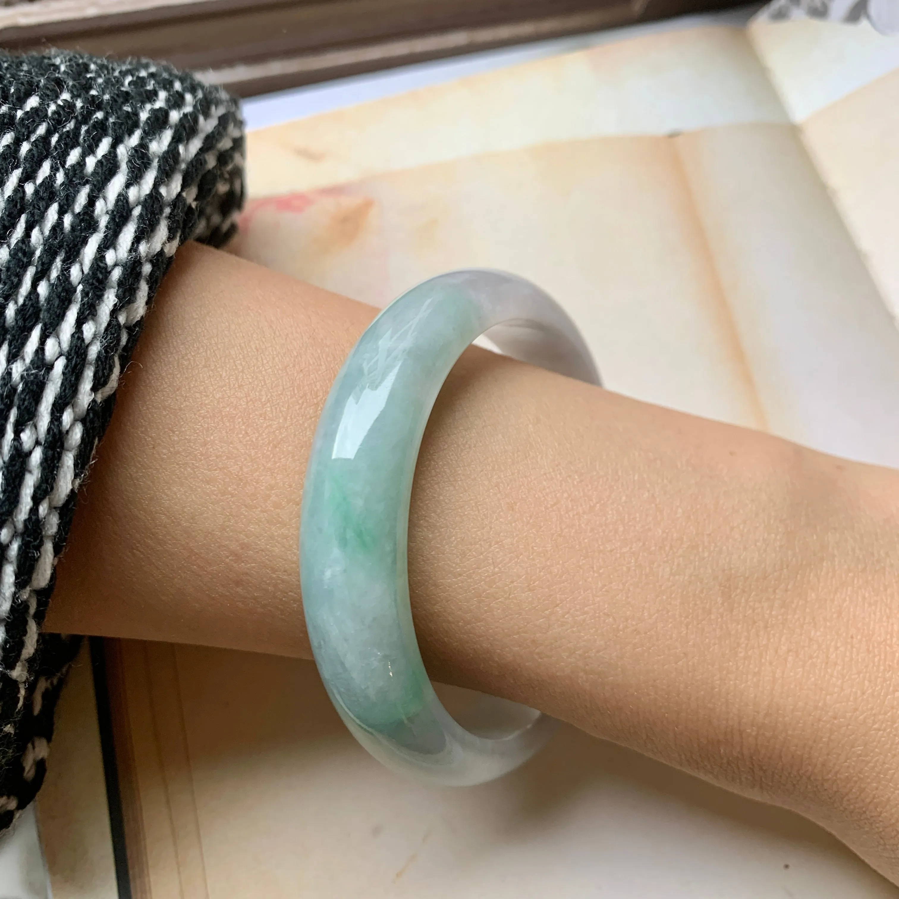 SOLD OUT: 56.8mm A-Grade Natural Lavender & Green Jadeite Modern Round Bangle No.151918