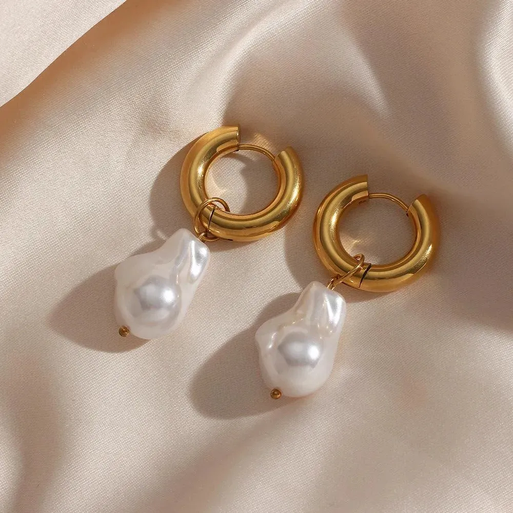 Trendy Gold Geometric Pearl Drop Hoop Earrings – A Must-Have Fashion Accessory for Women